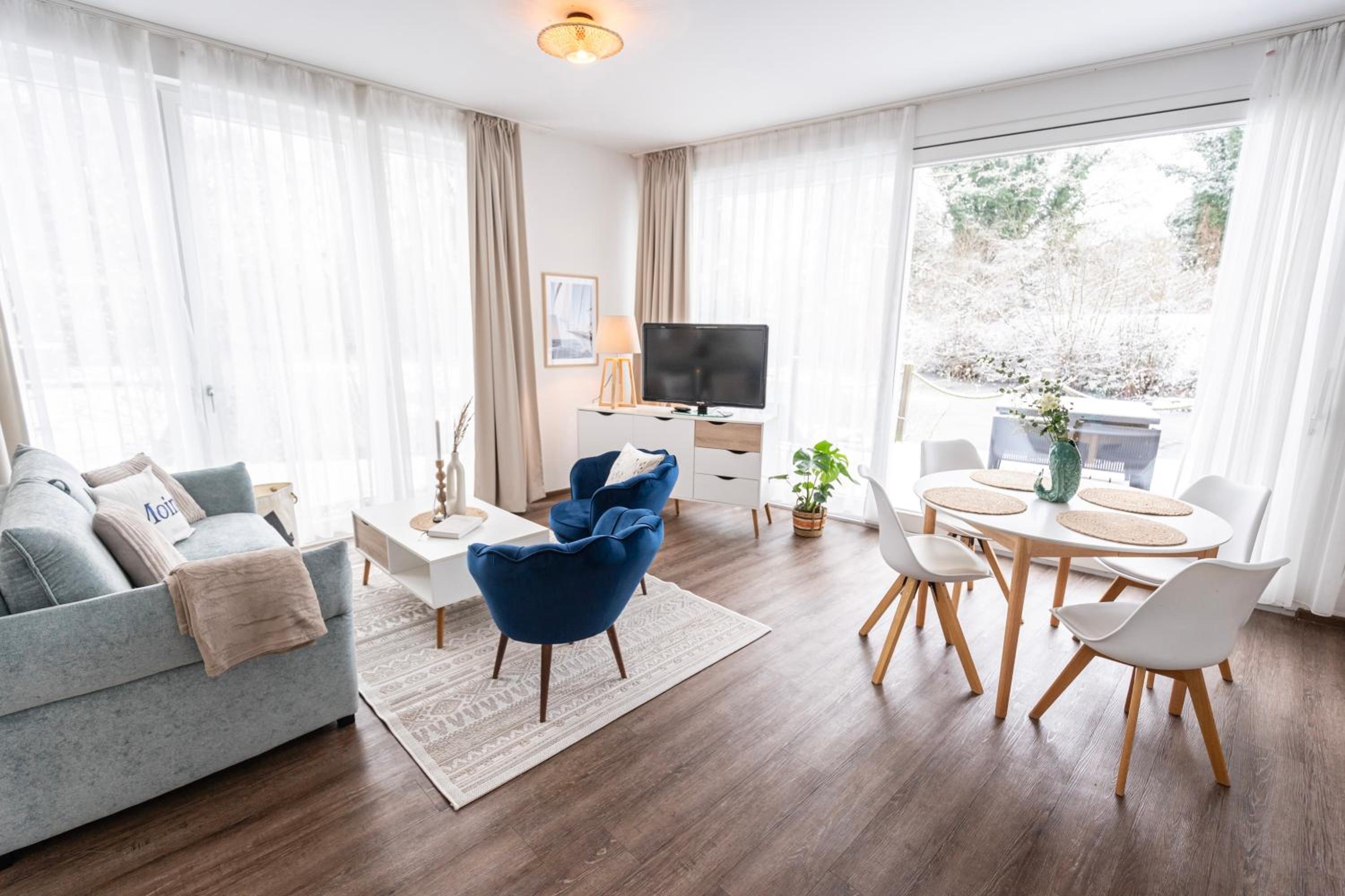 Apartment with Lake View photo 1