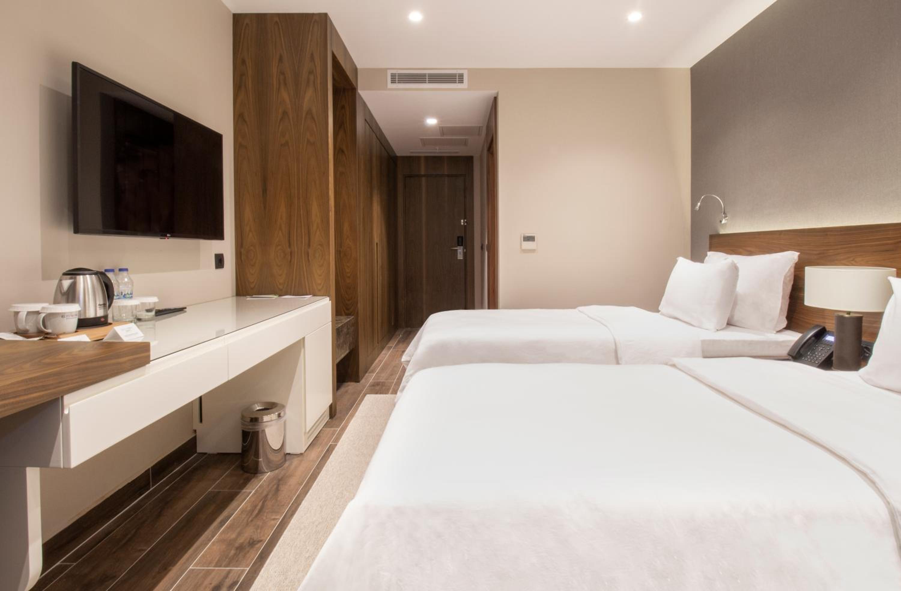 Trendy Room with 2 Single Bed - Photo 1