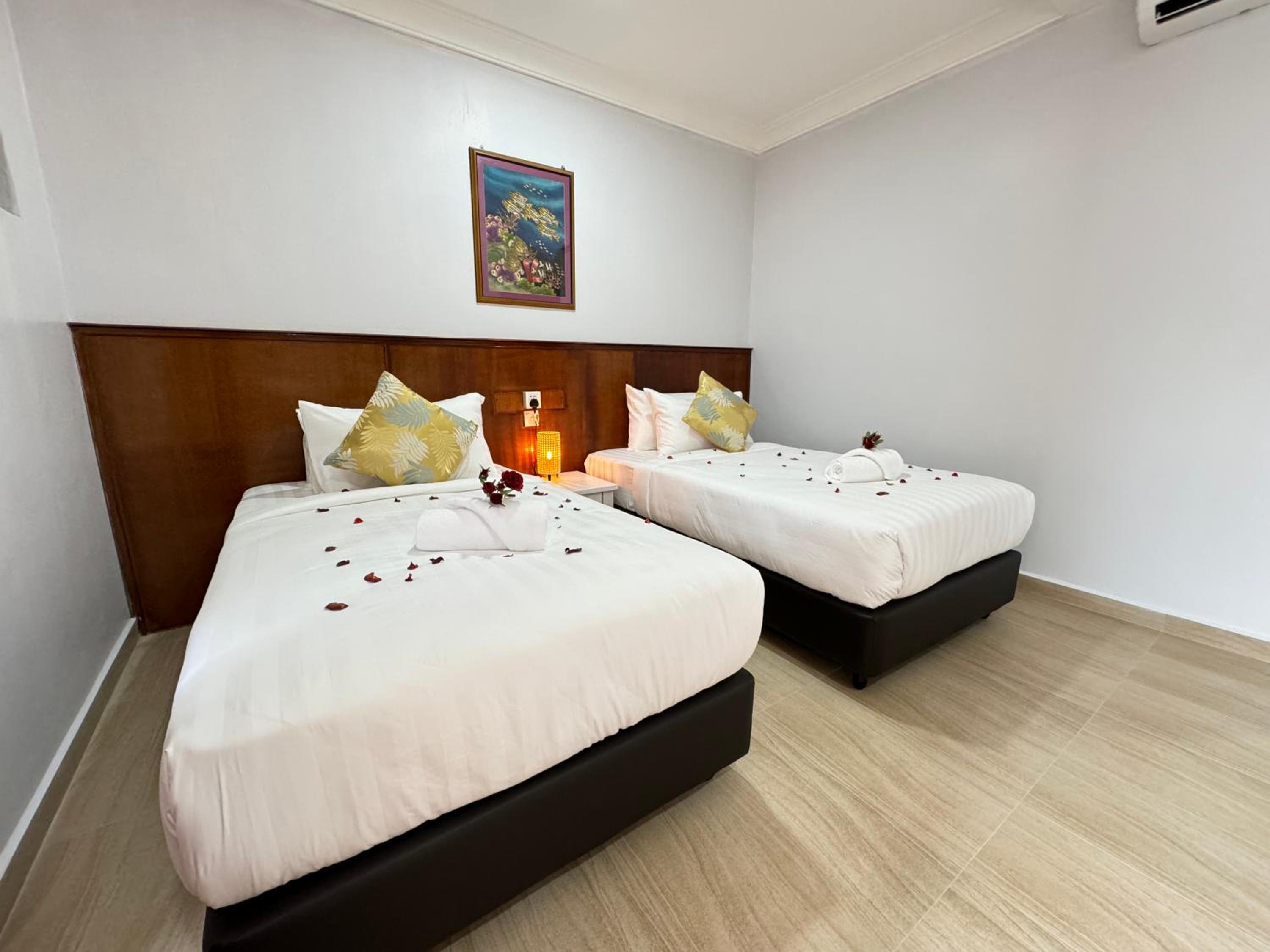 Deluxe Twin Room - Photo 11