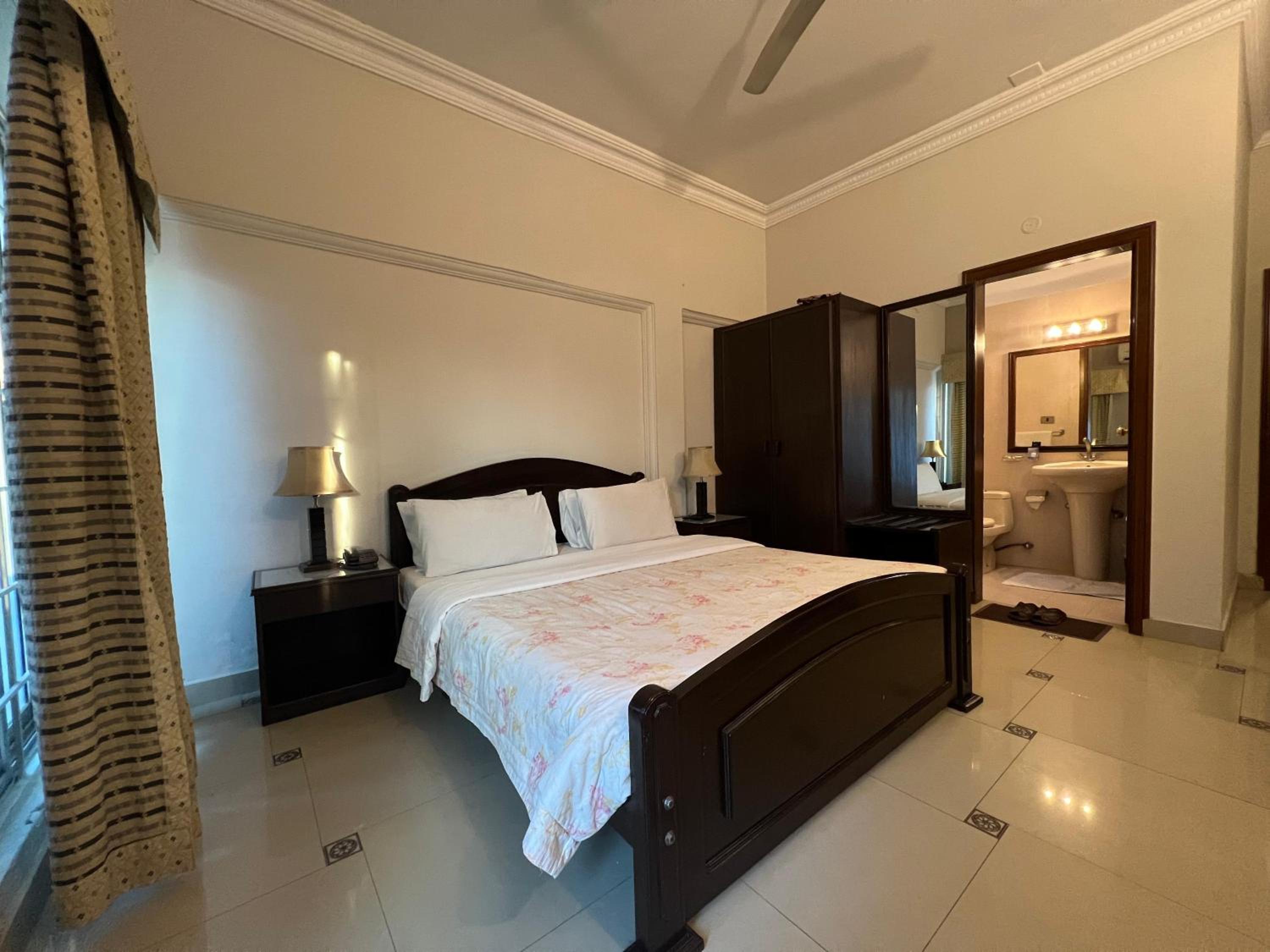 Deluxe Room (1 adult + 2 children)