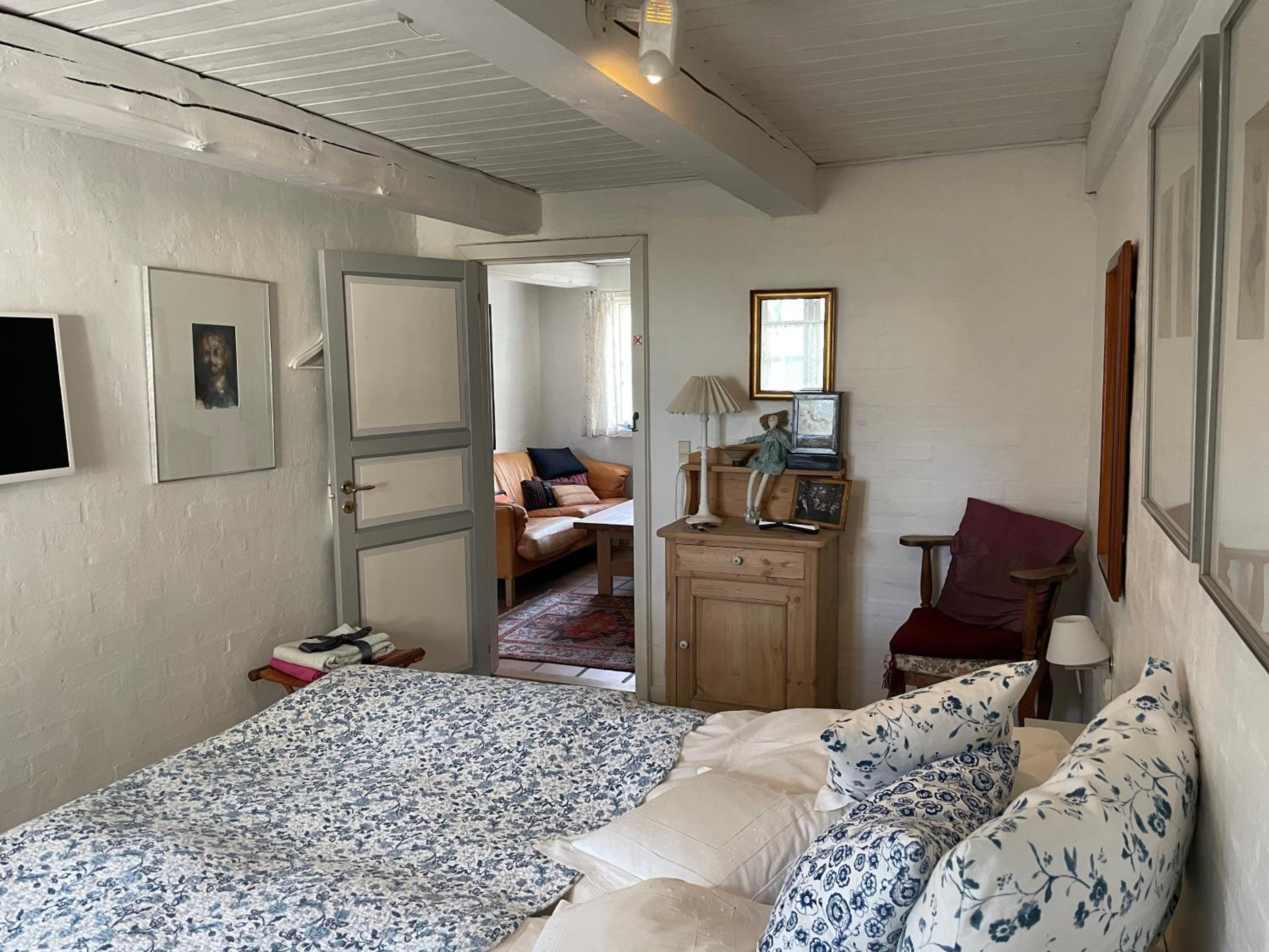 Double Room with Shared Bathroom photo 2