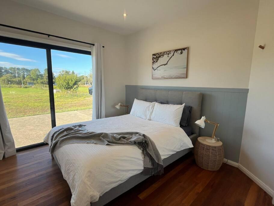 Five-Bedroom House photo 2