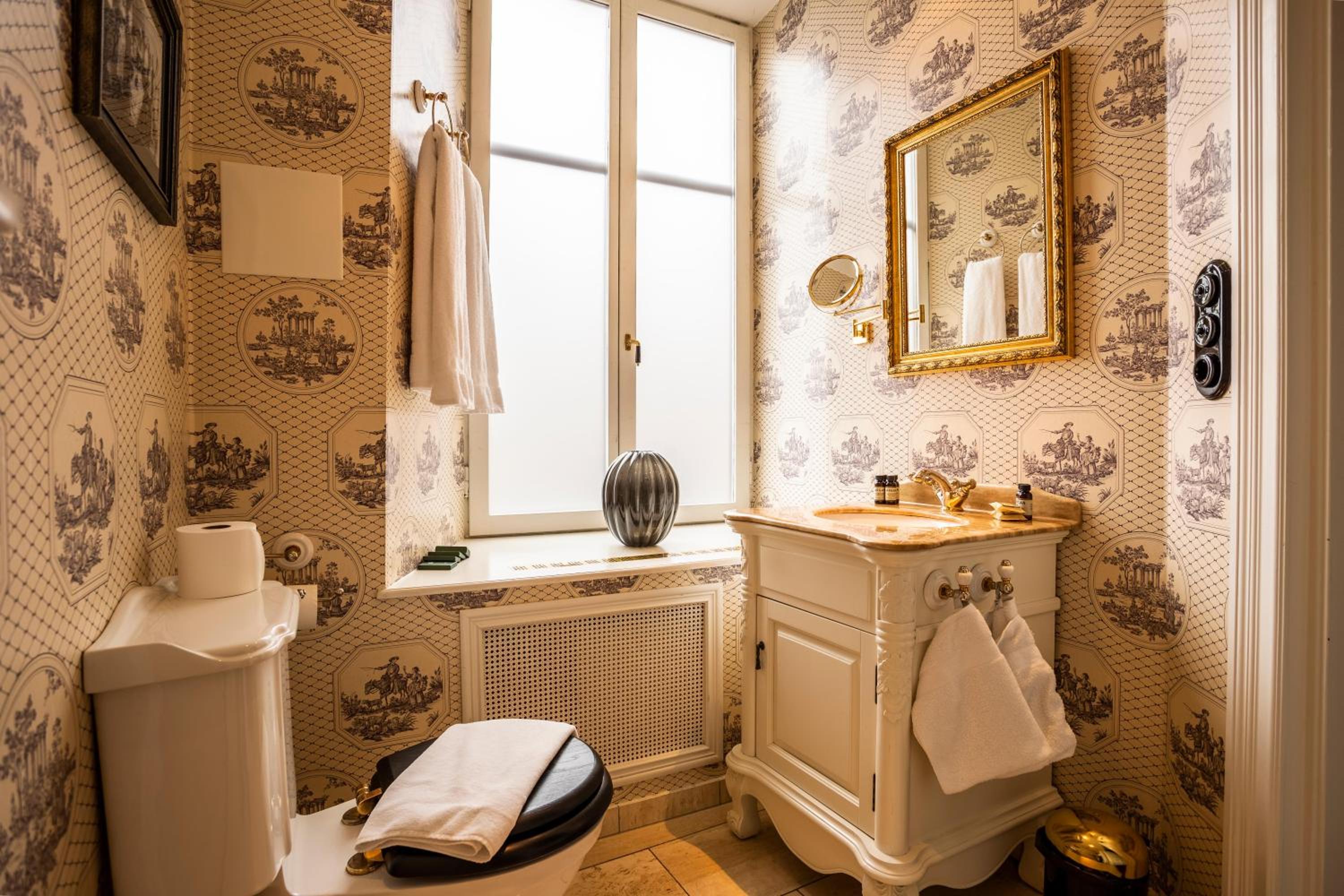 Petite Double Room photo 3