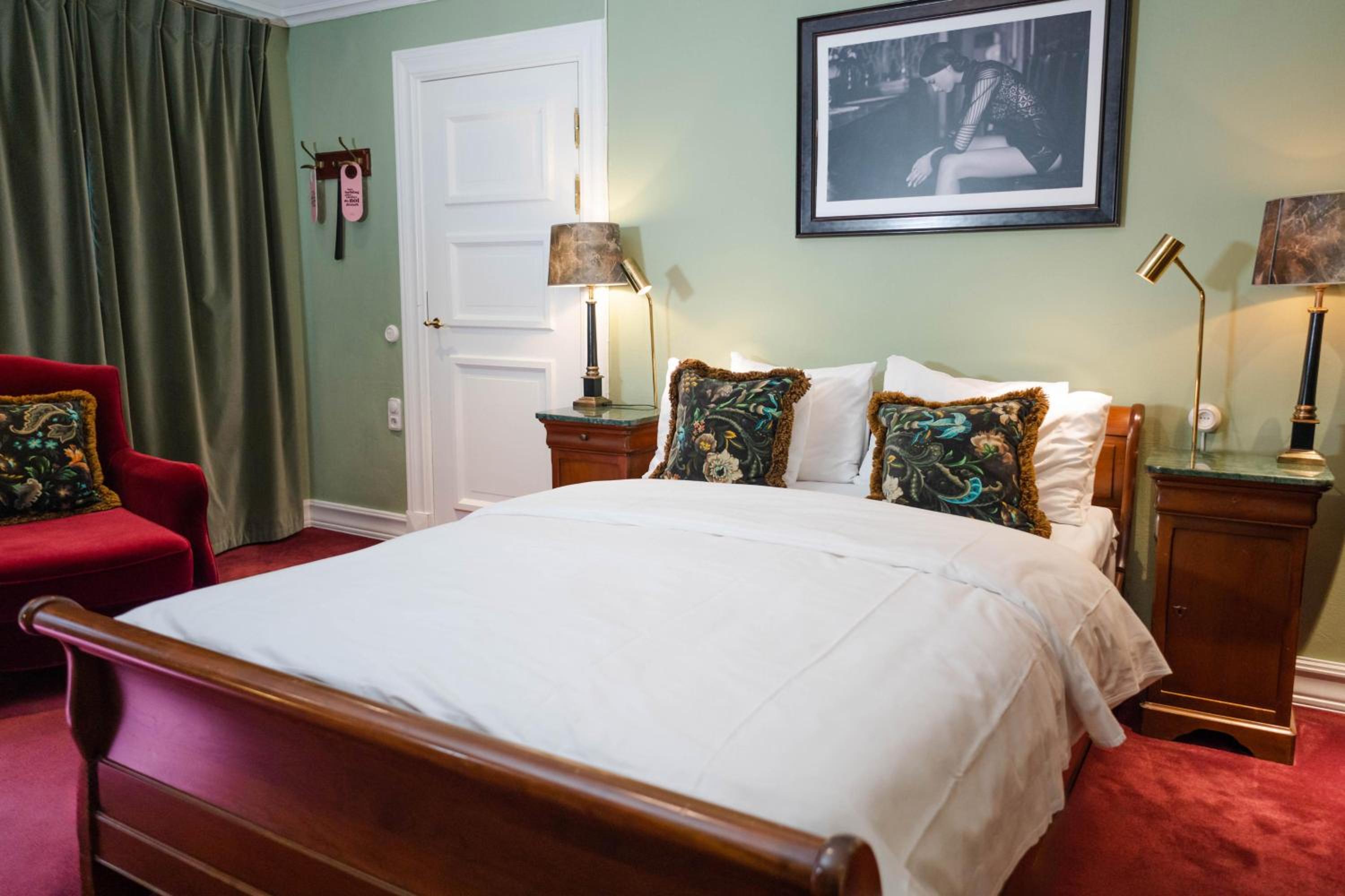 Double Room Small - Photo 19
