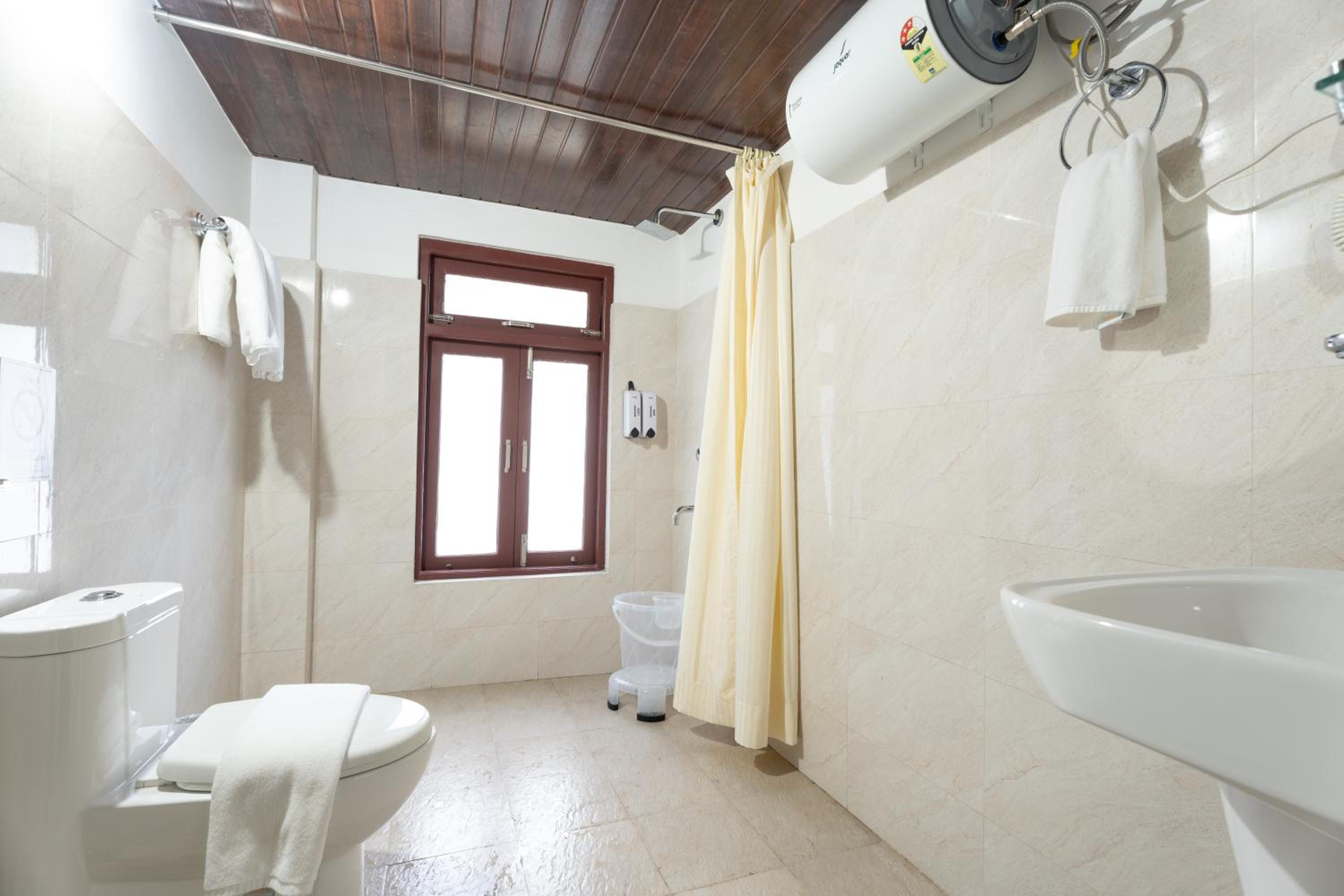 Premium Room with Balcony, Mountain & River View - Photo 3