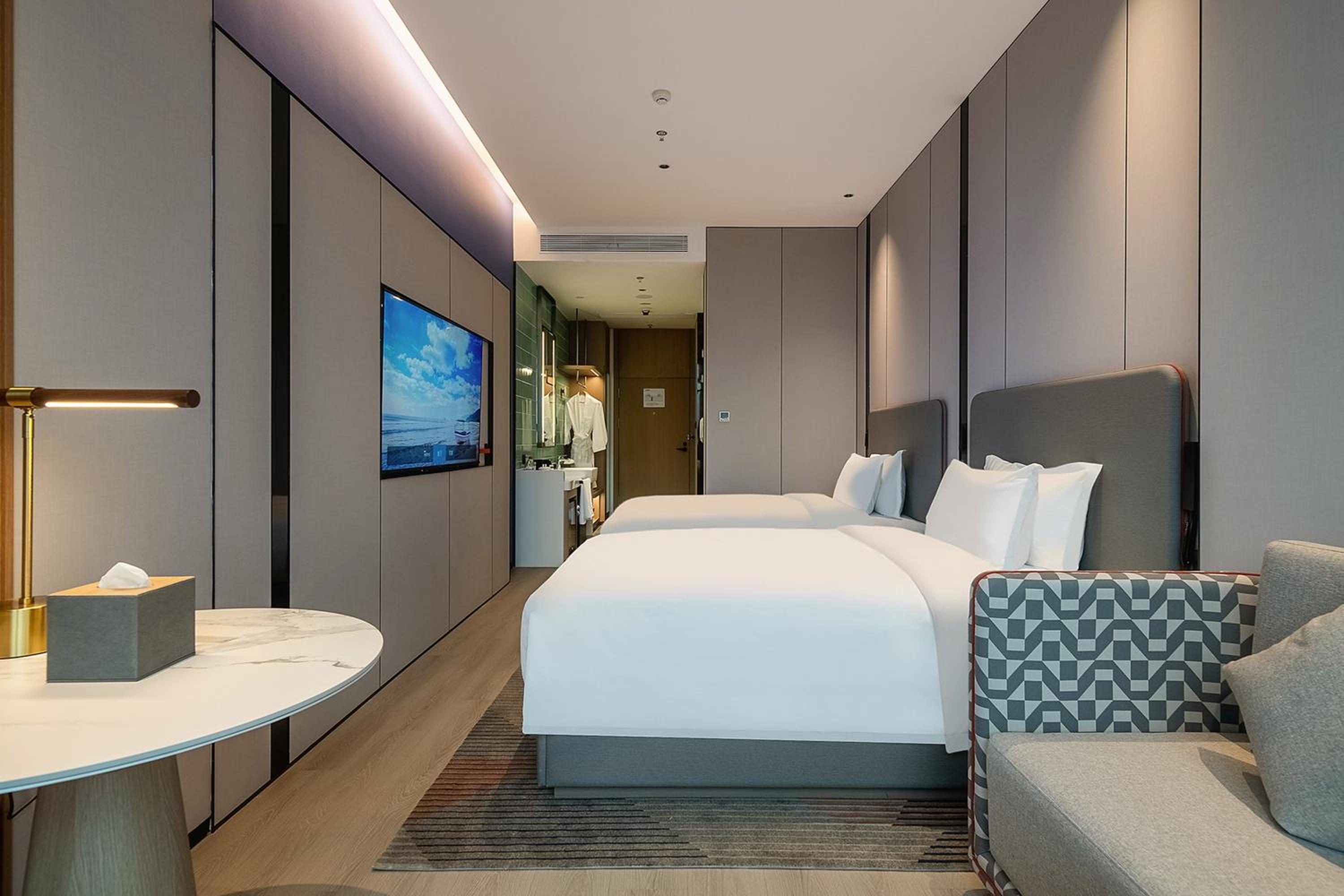 Standard Twin Room thumbnail 5