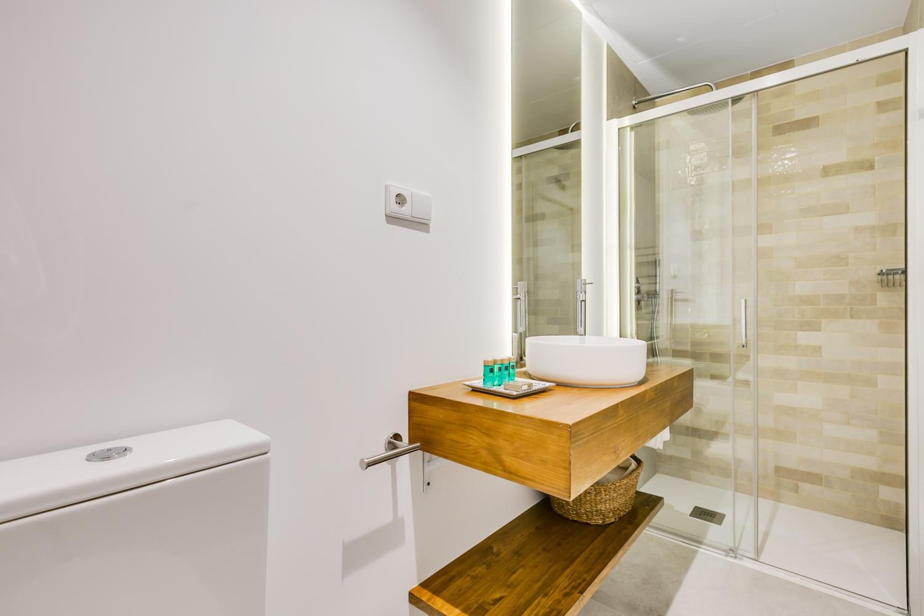 King Suite with Balcony photo 3