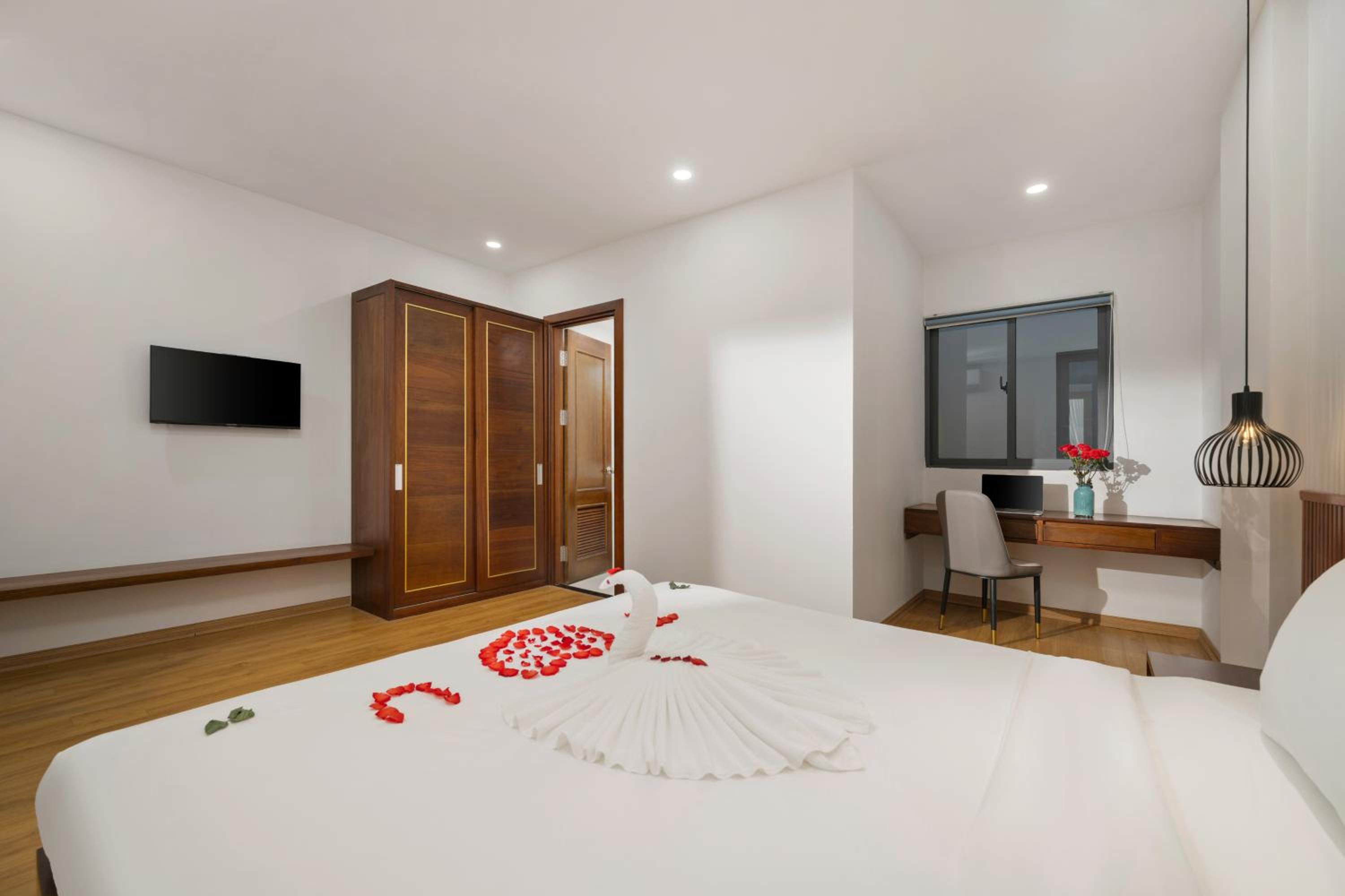 Two-Bedroom Apartment with City View thumbnail 5