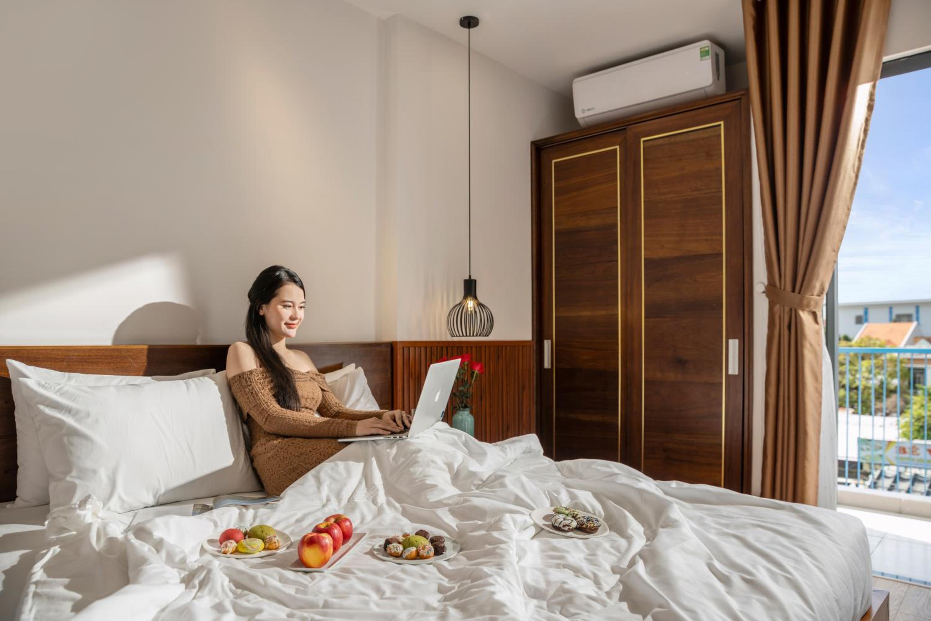 One-Bedroom Apartment with Balcony and City View thumbnail 6