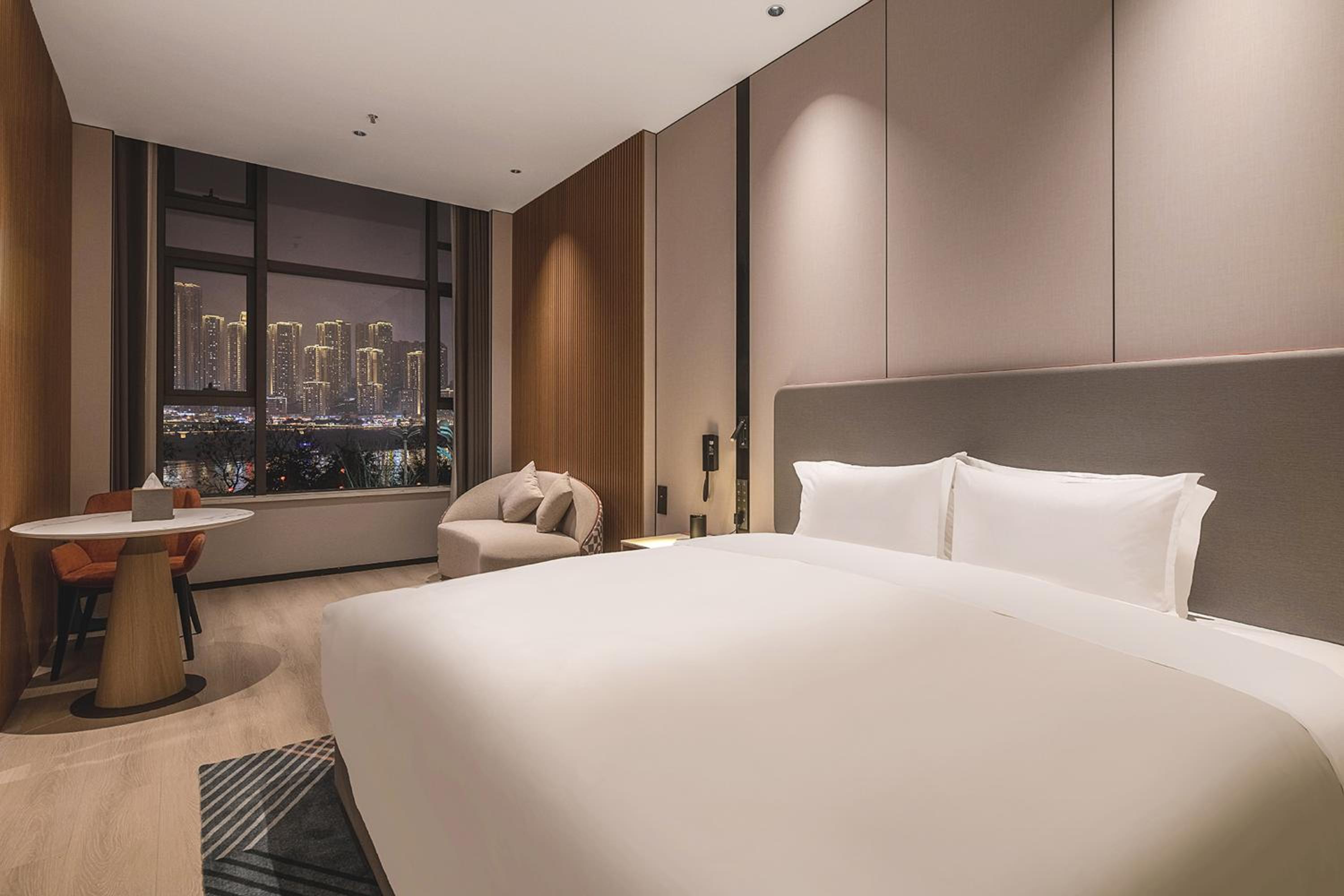 Standard King Room with River View