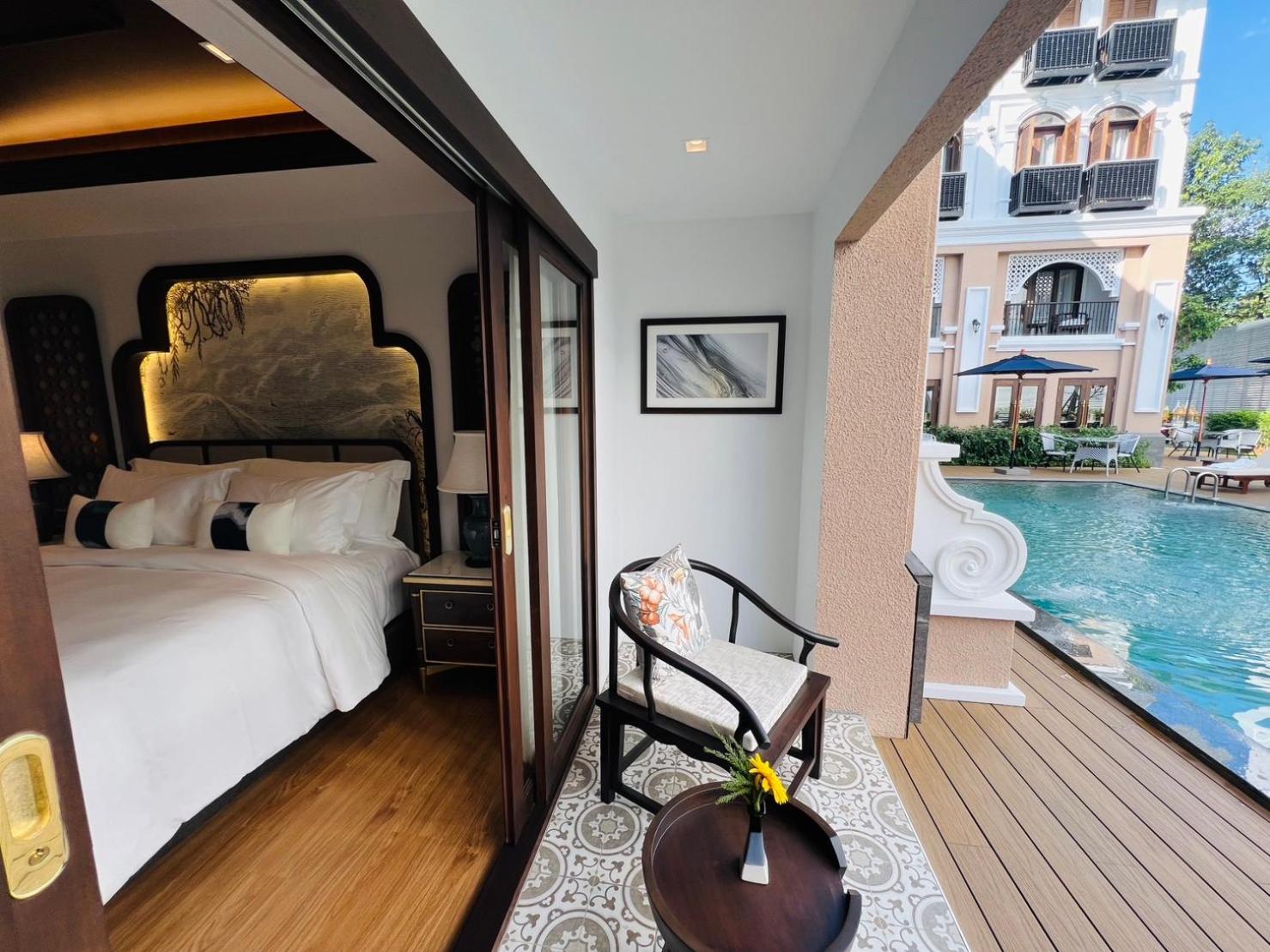 Double Room with Pool View