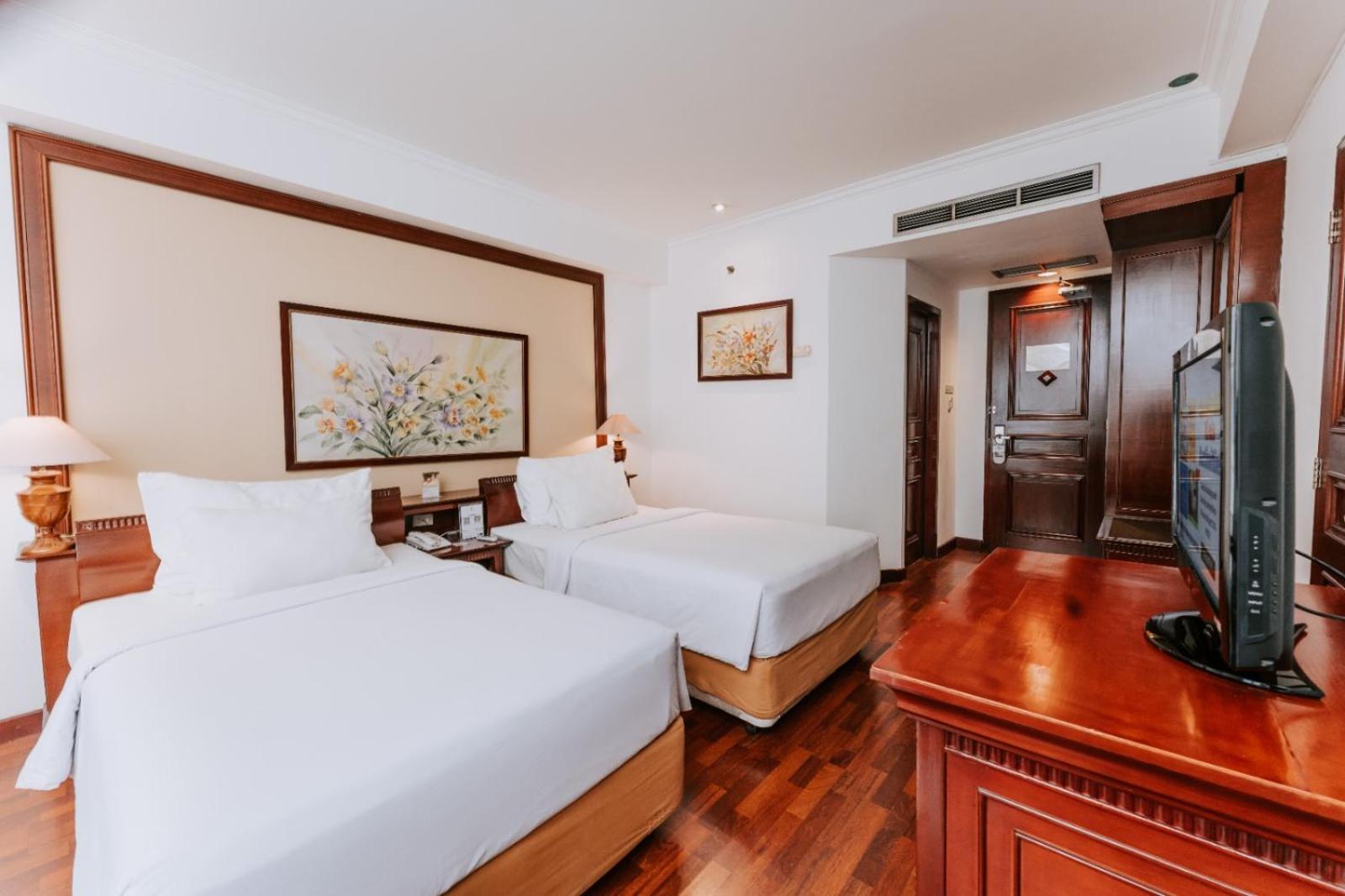 Business Twin Room - Photo 1