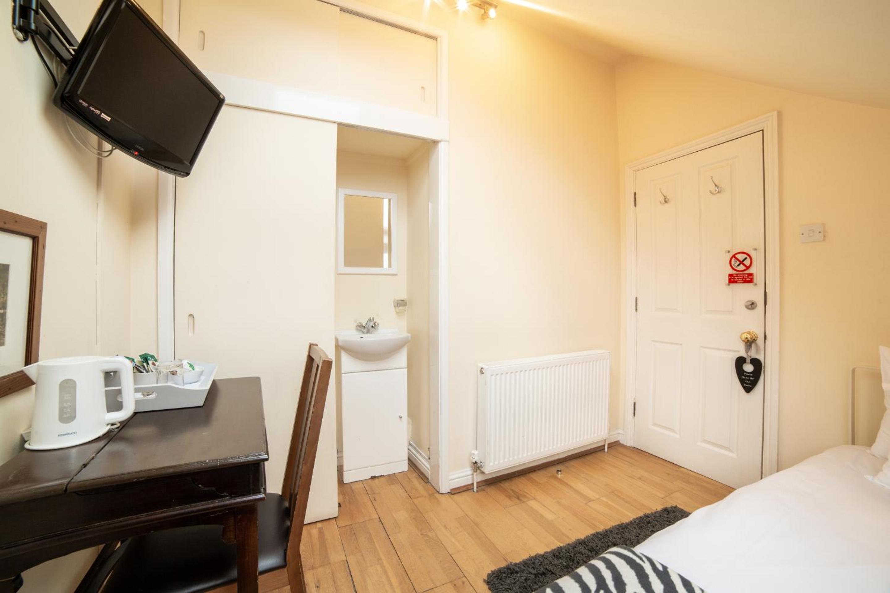Budget Single Room photo 3