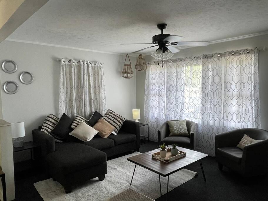 Three-Bedroom Villa photo 1