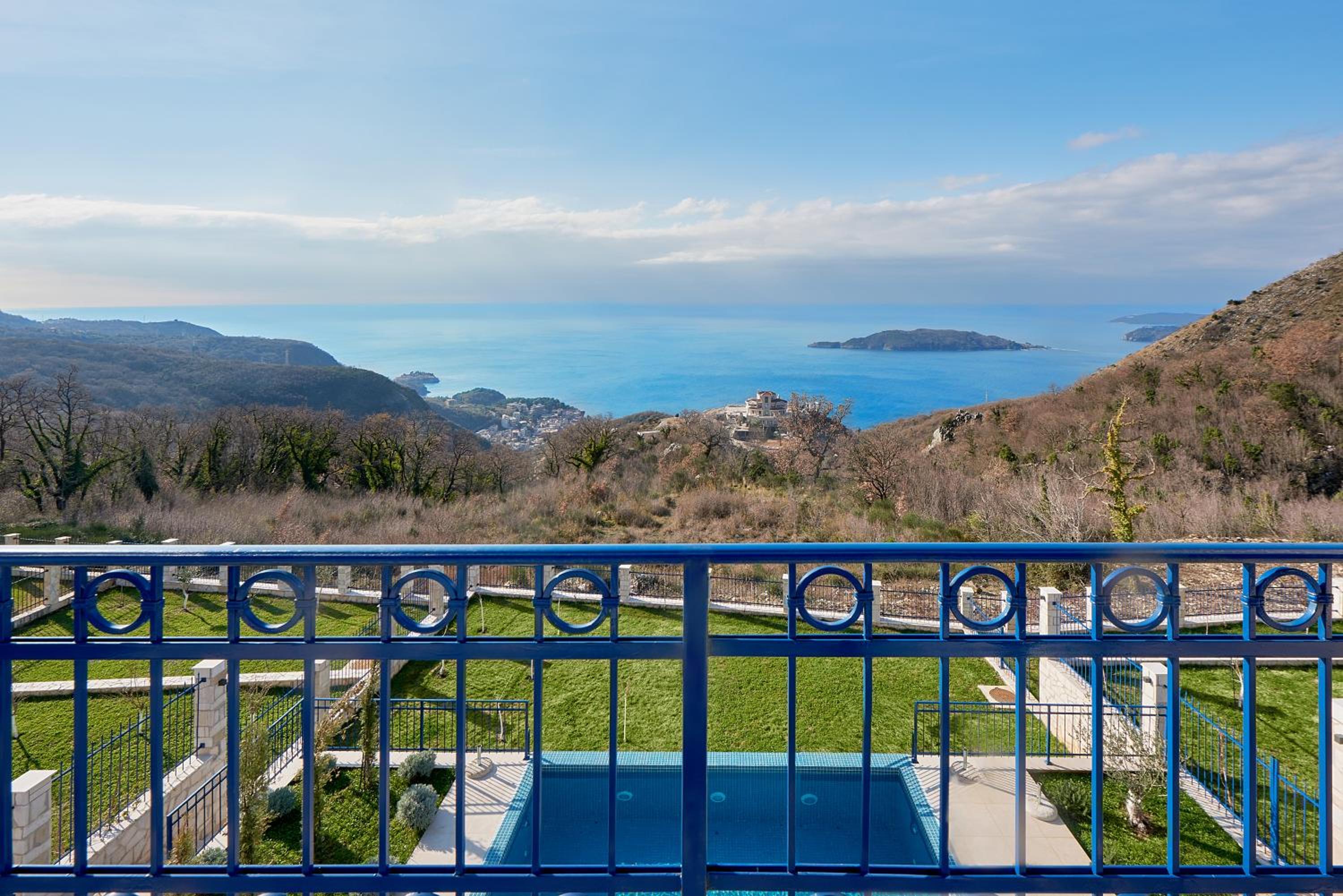 Villa photo 2