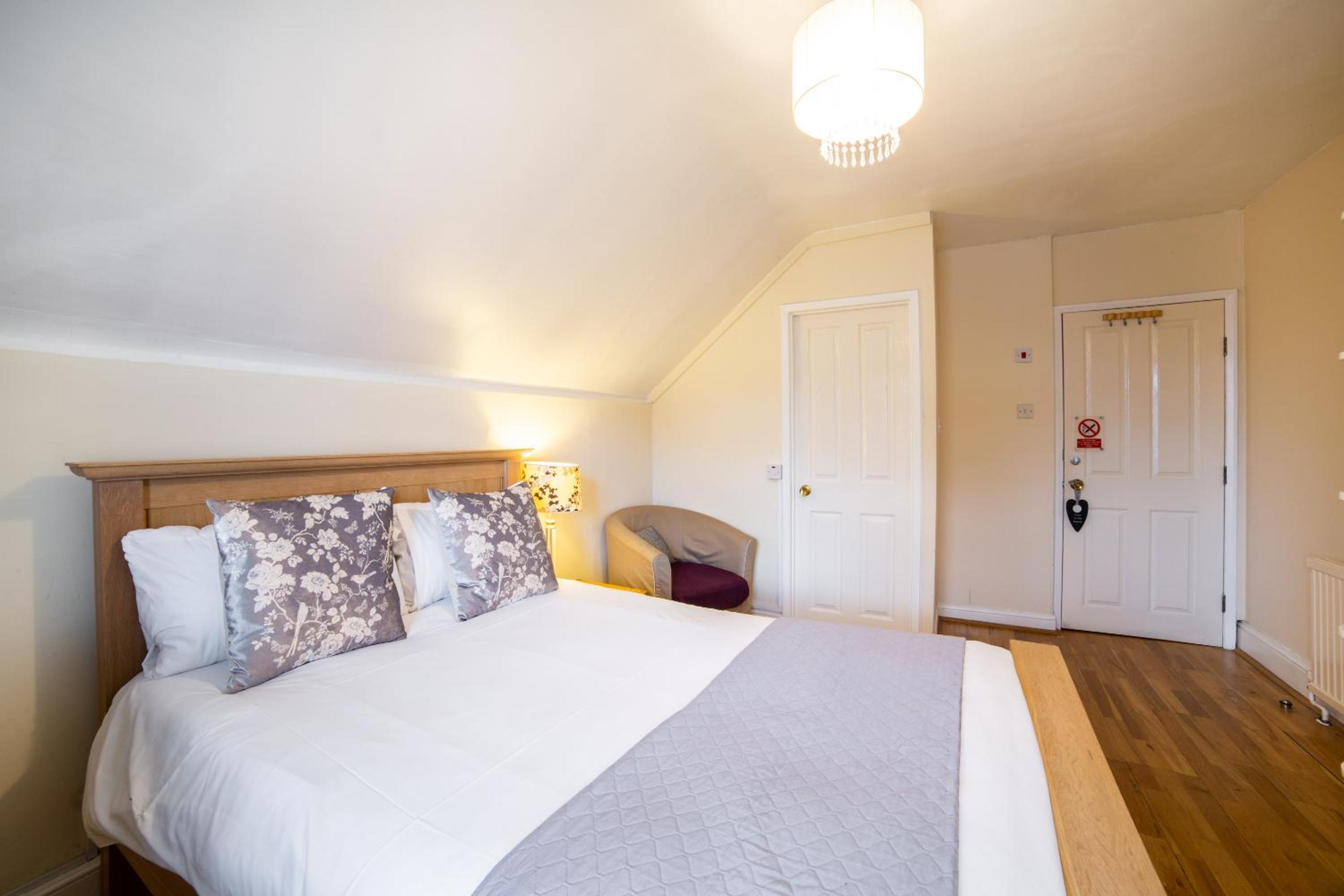 Standard Double Room photo 3