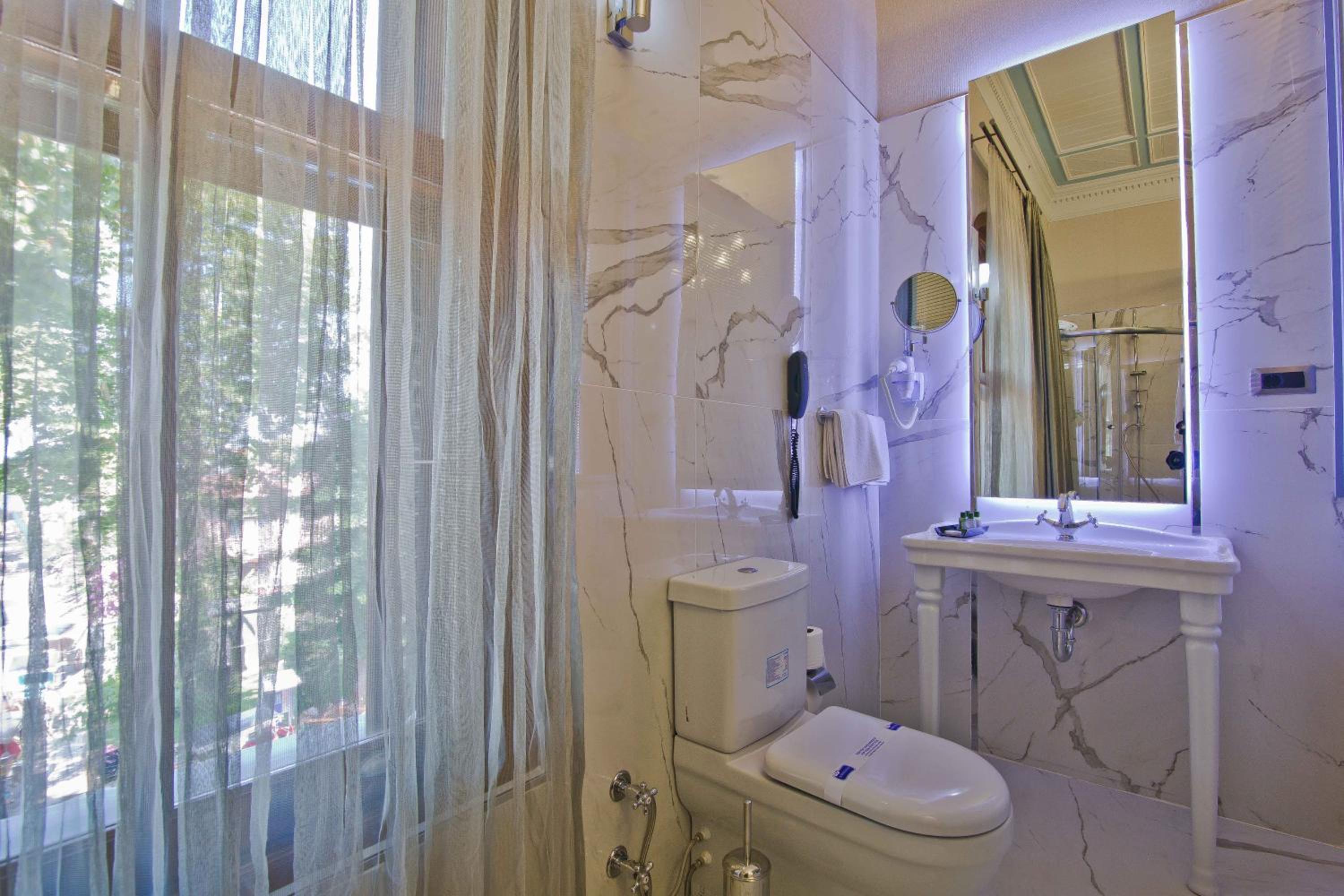 Deluxe Double Room with Jacuzzi photo 3