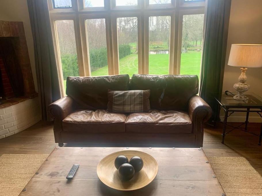 Five-Bedroom House photo 1