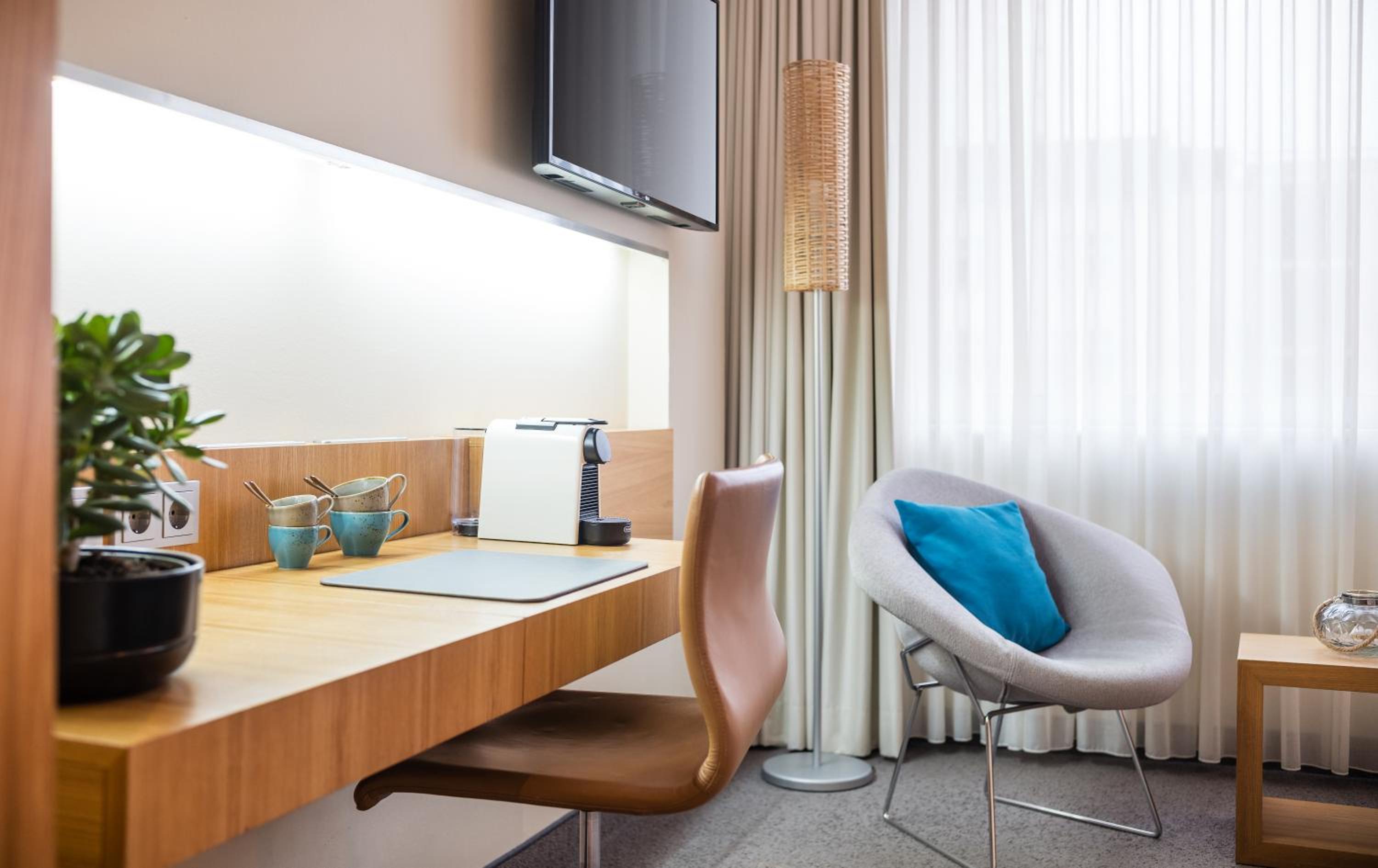 Deluxe King Room with Kudamm View