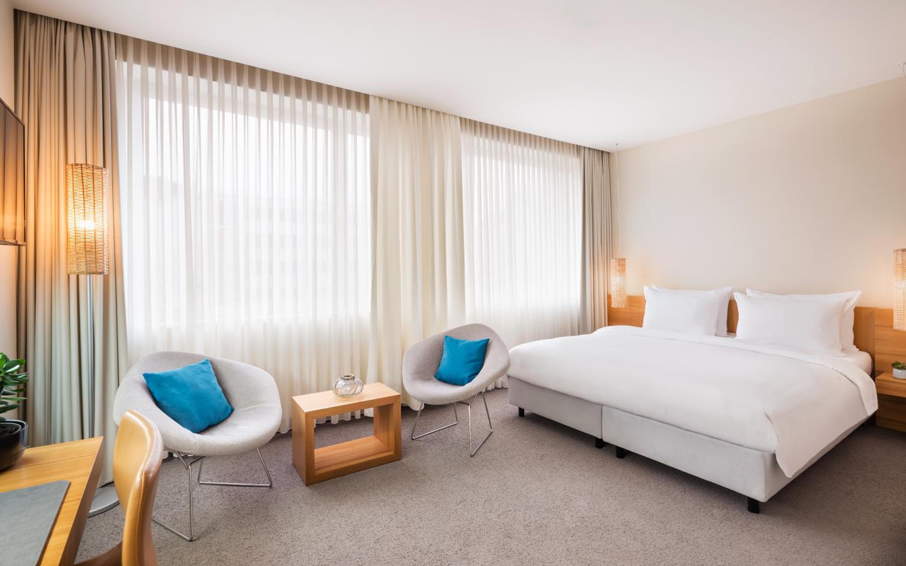 Deluxe King Room with Kudamm View