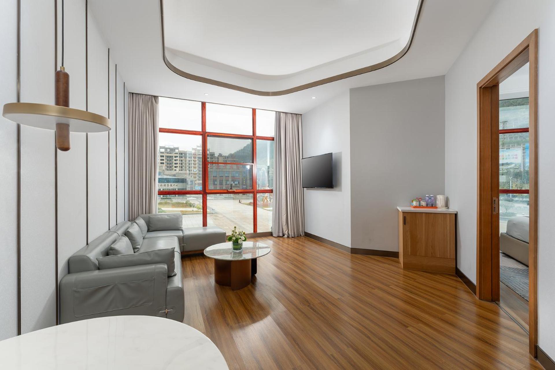 One-Bedroom King Suite With Minifridge photo 3