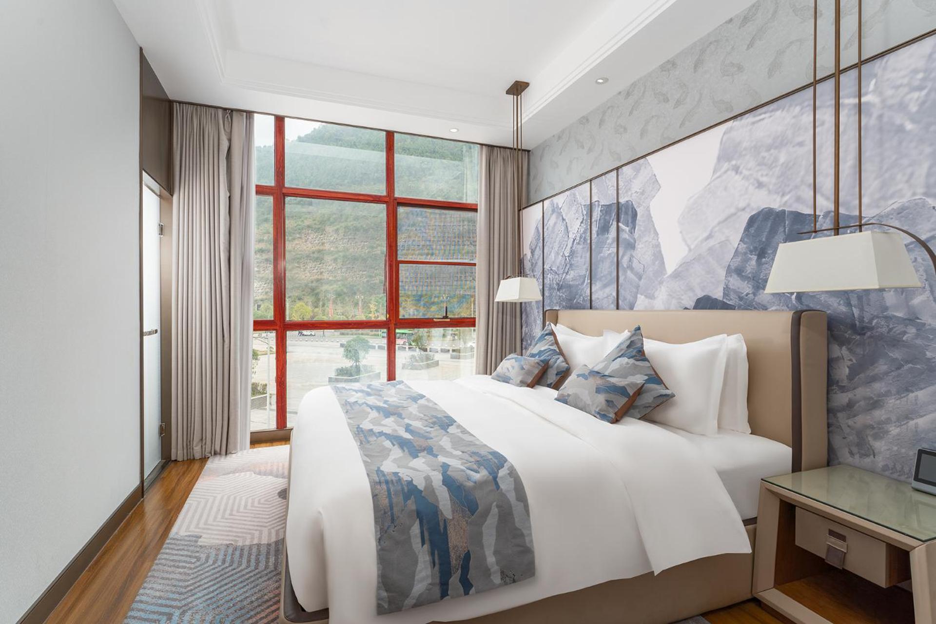 One-Bedroom King Suite With Minifridge photo 1