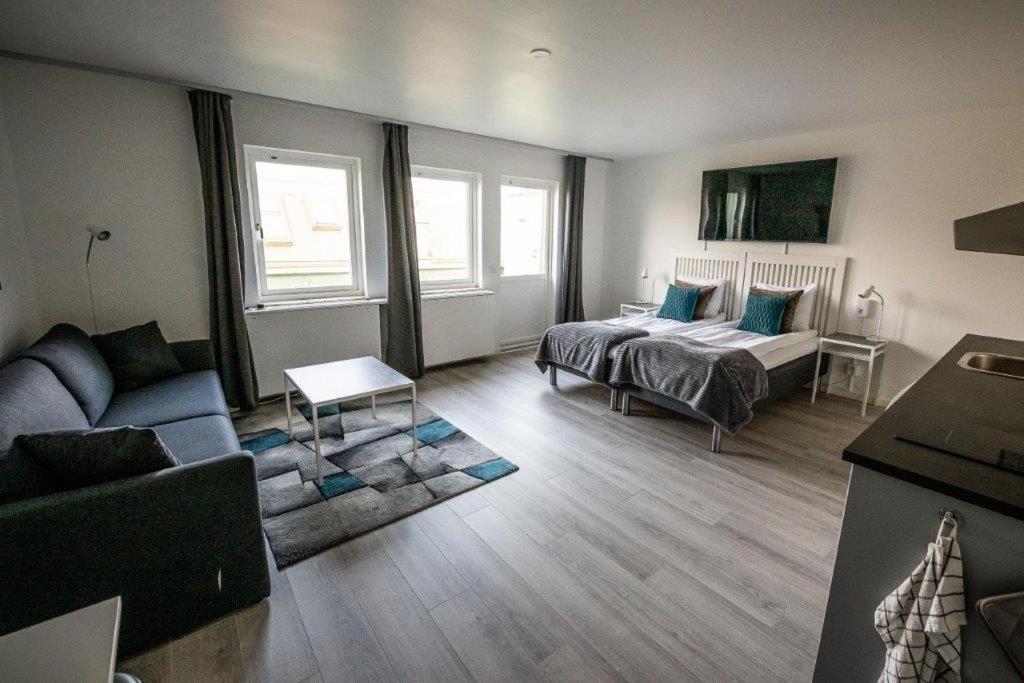 Superior Family Room - Photo 1