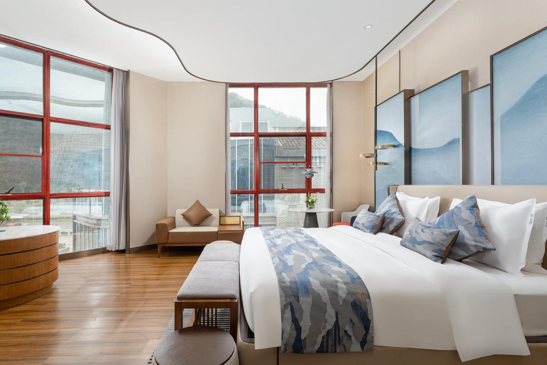 One-Bedroom King Suite photo 1