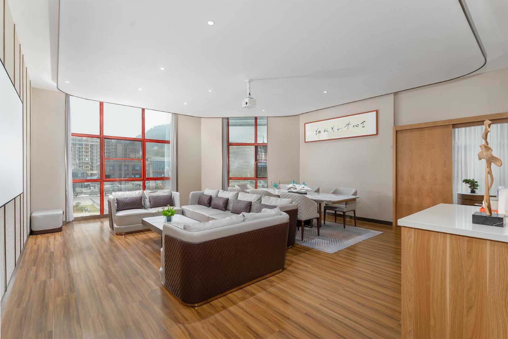 One-Bedroom King Suite photo 2