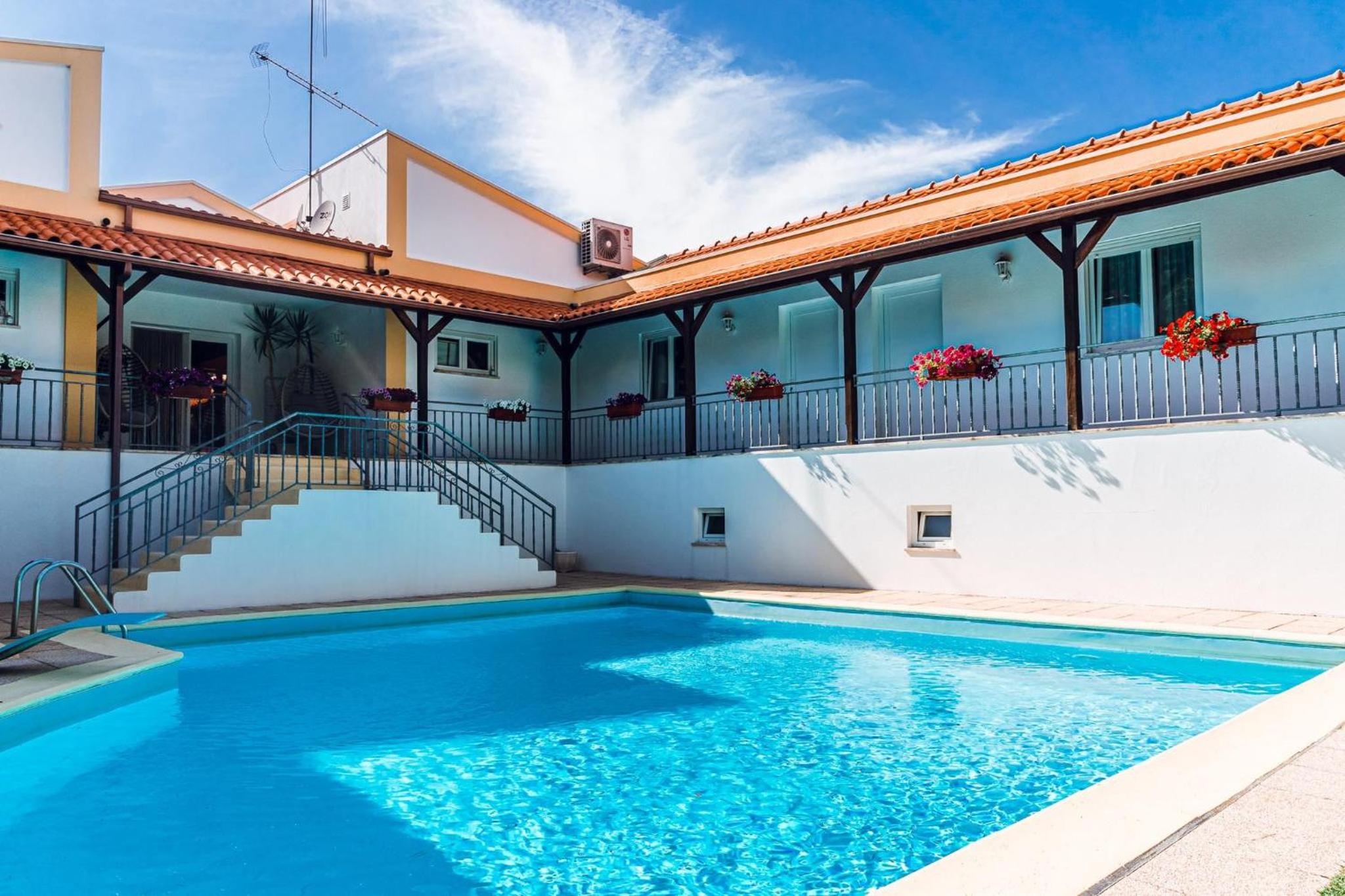 Deluxe Double Room (2 Adults + 1 Child)