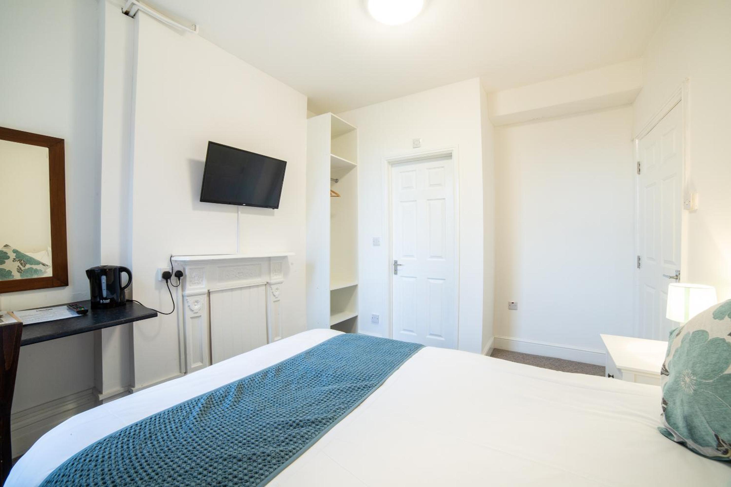 Compact Double Room photo 2