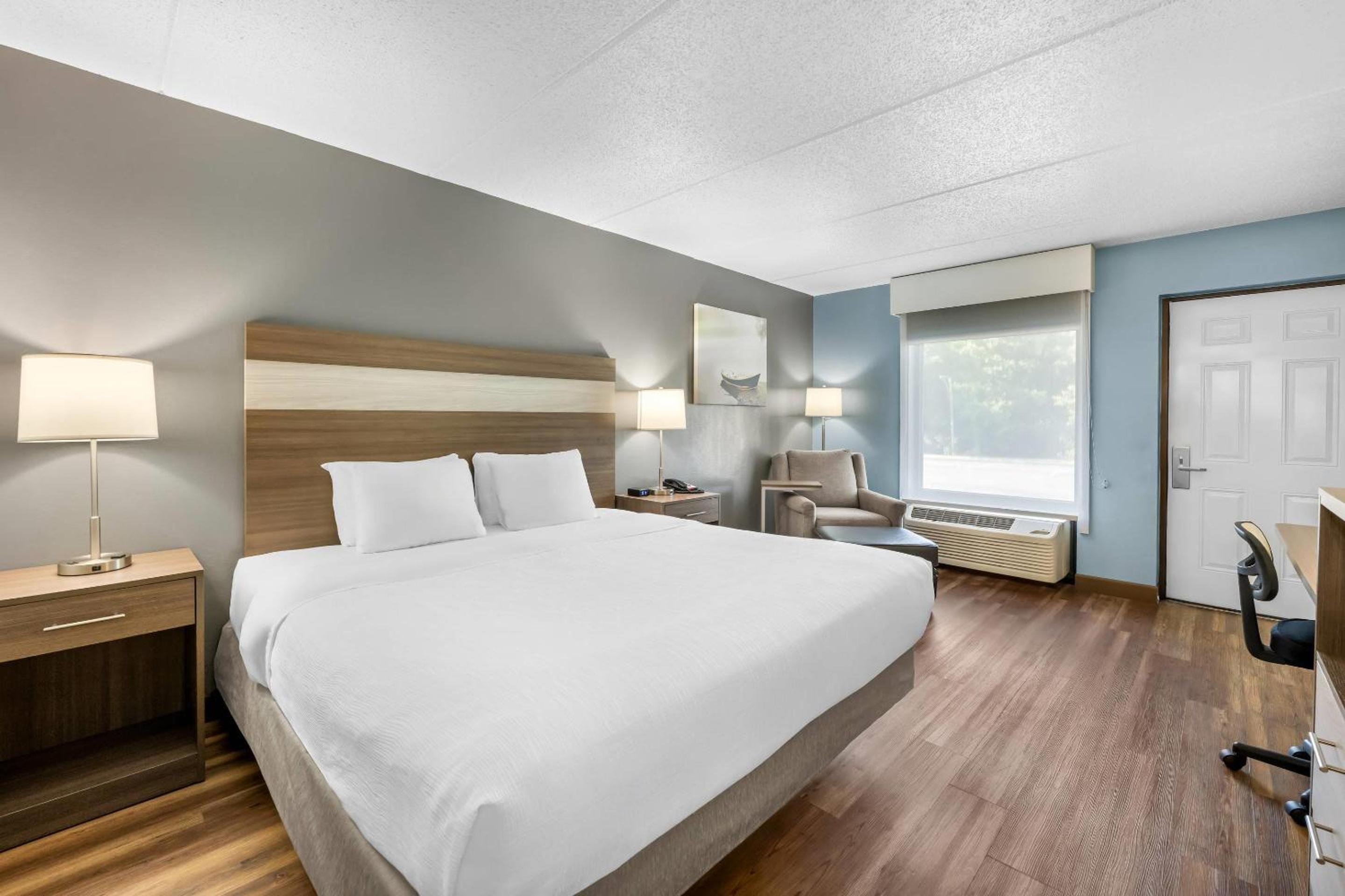 King Room with Tub - Disability Access/Non Smoking/Exterior Hall