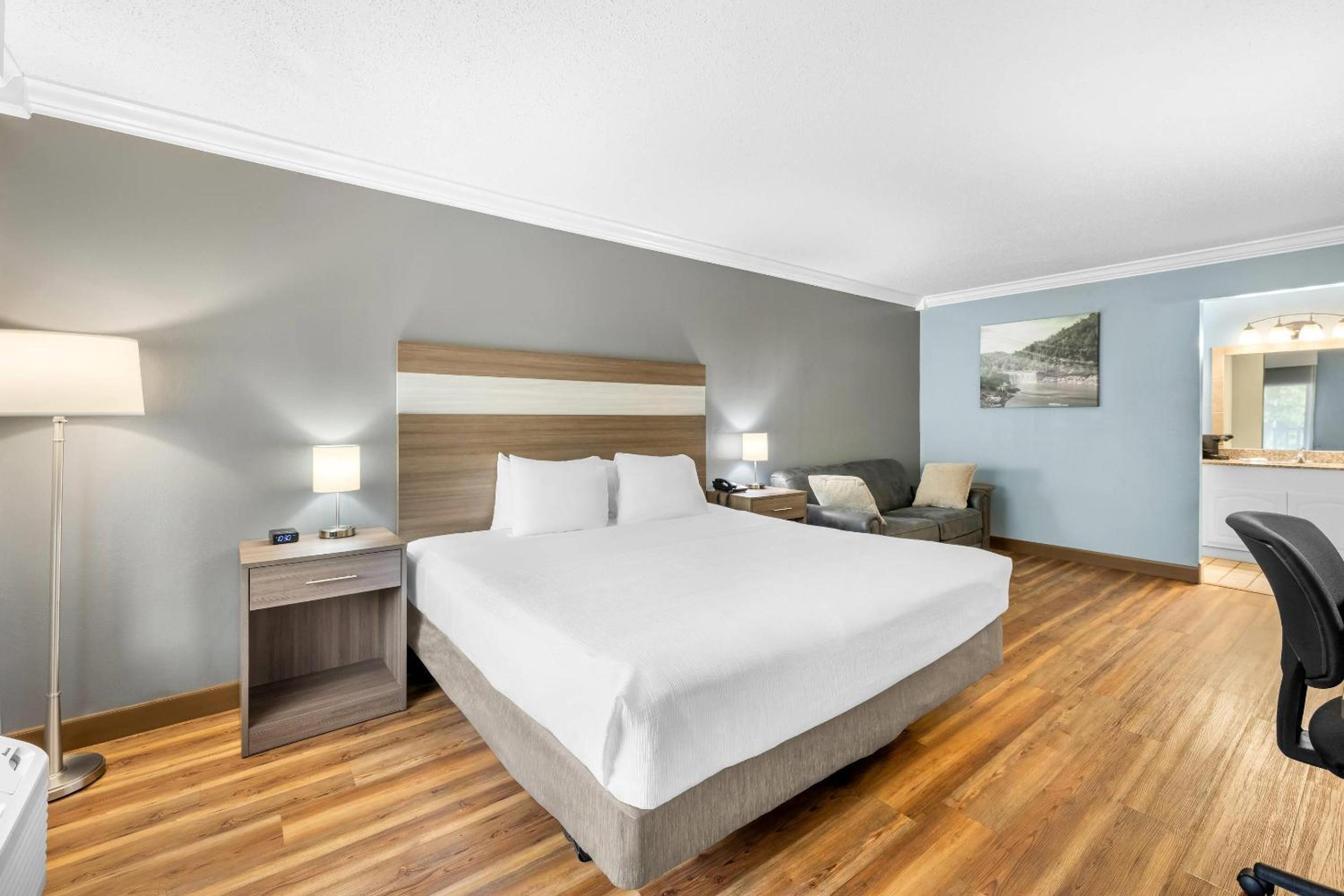 Quadruple Room - Non Smoking/Exterior Hall