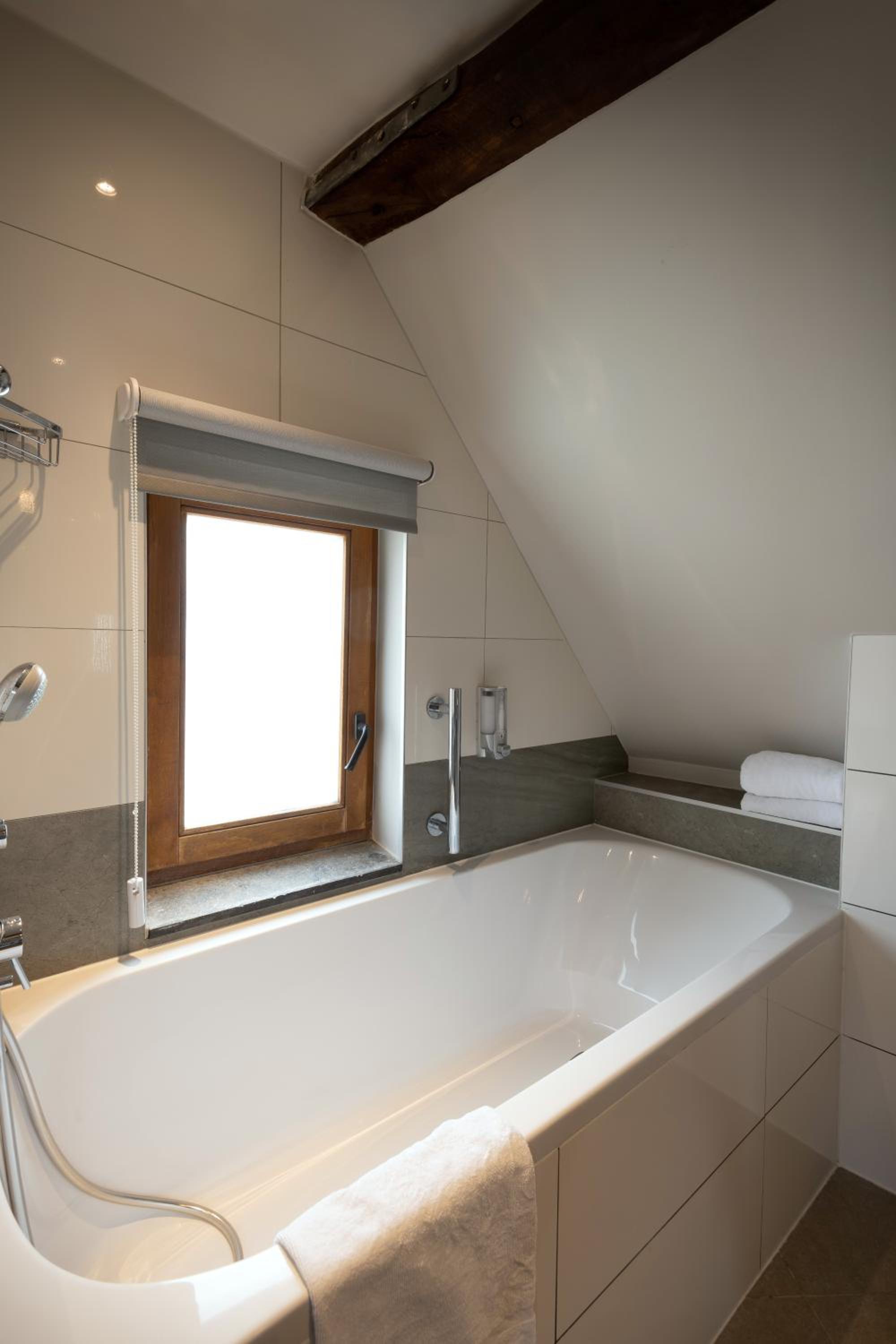Standard Double Room - Photo 8