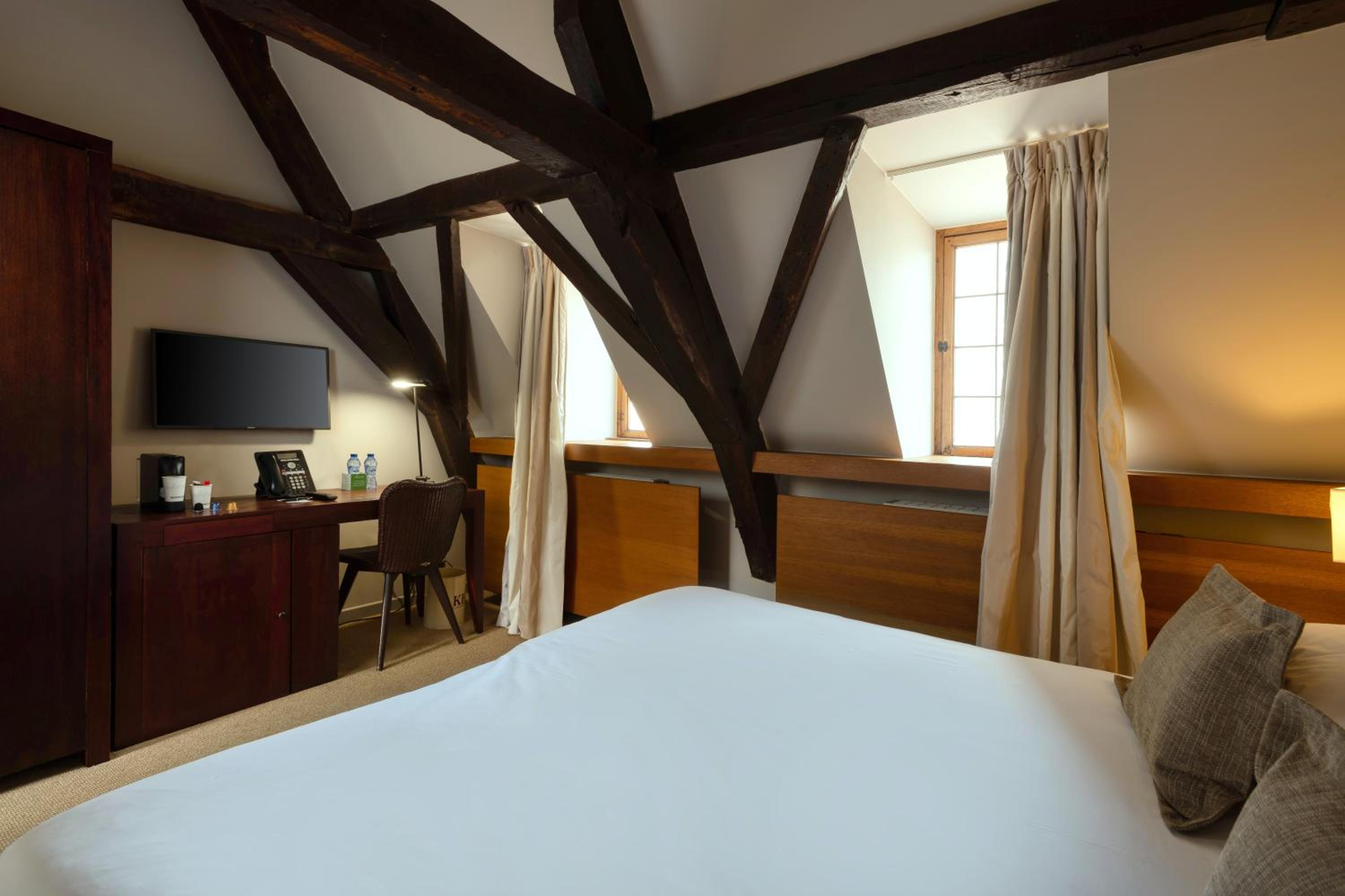 Standard Double Room - Photo 9