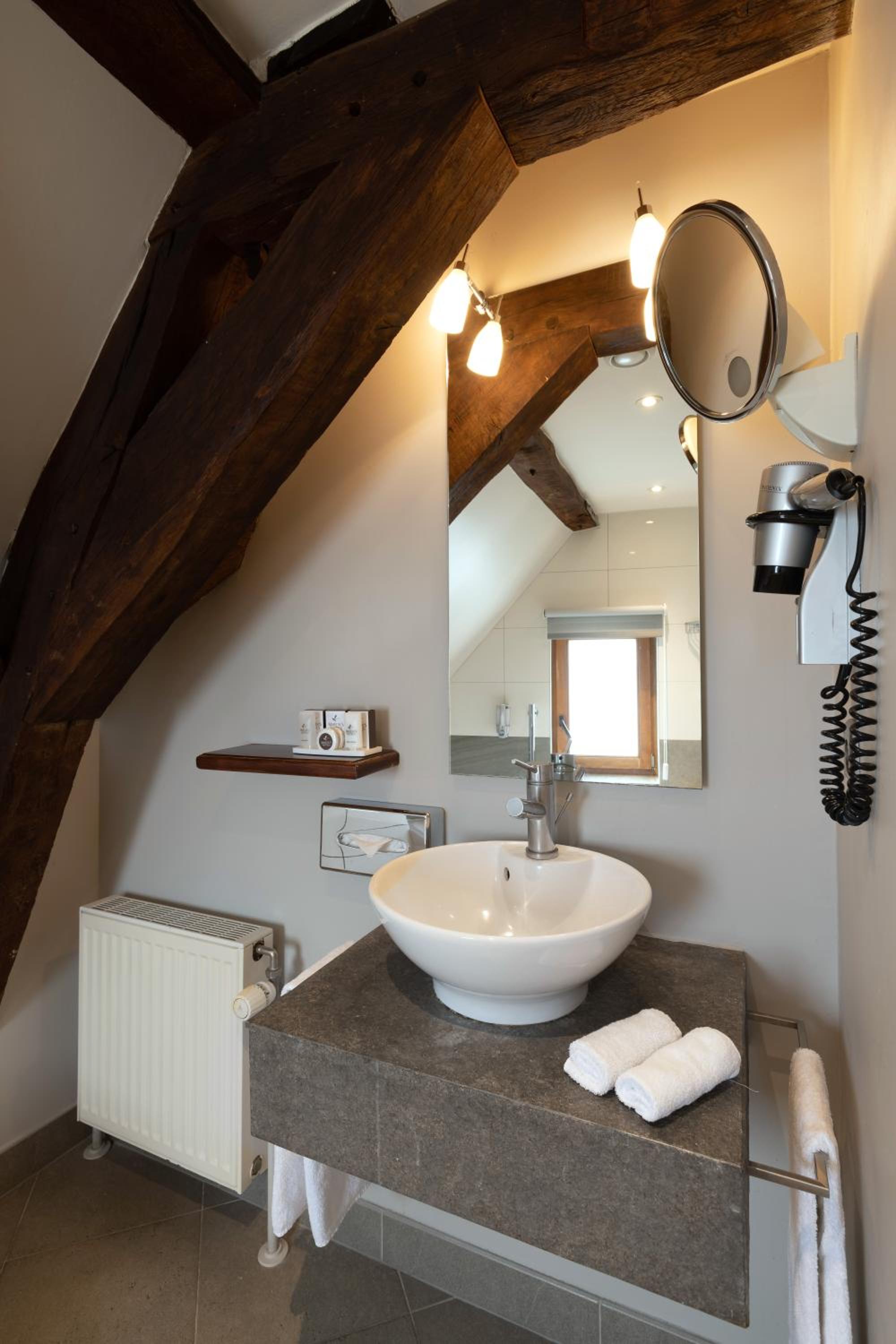 Standard Double Room - Photo 7