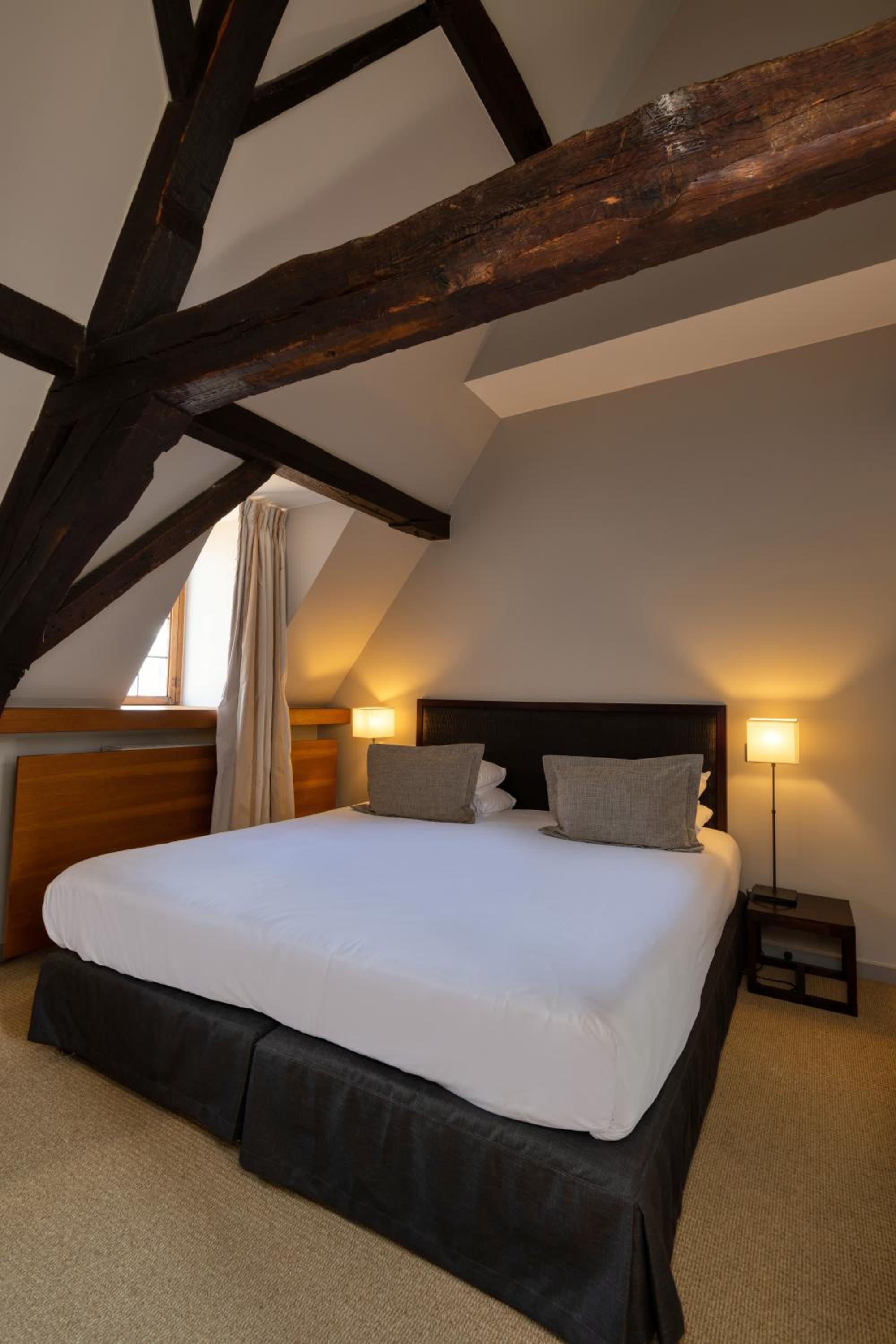 Standard Double Room - Photo 12
