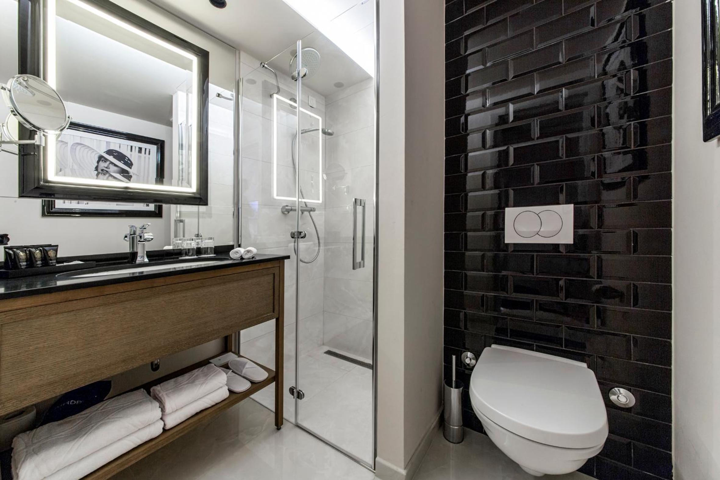 Standard Double or Twin Room photo 2