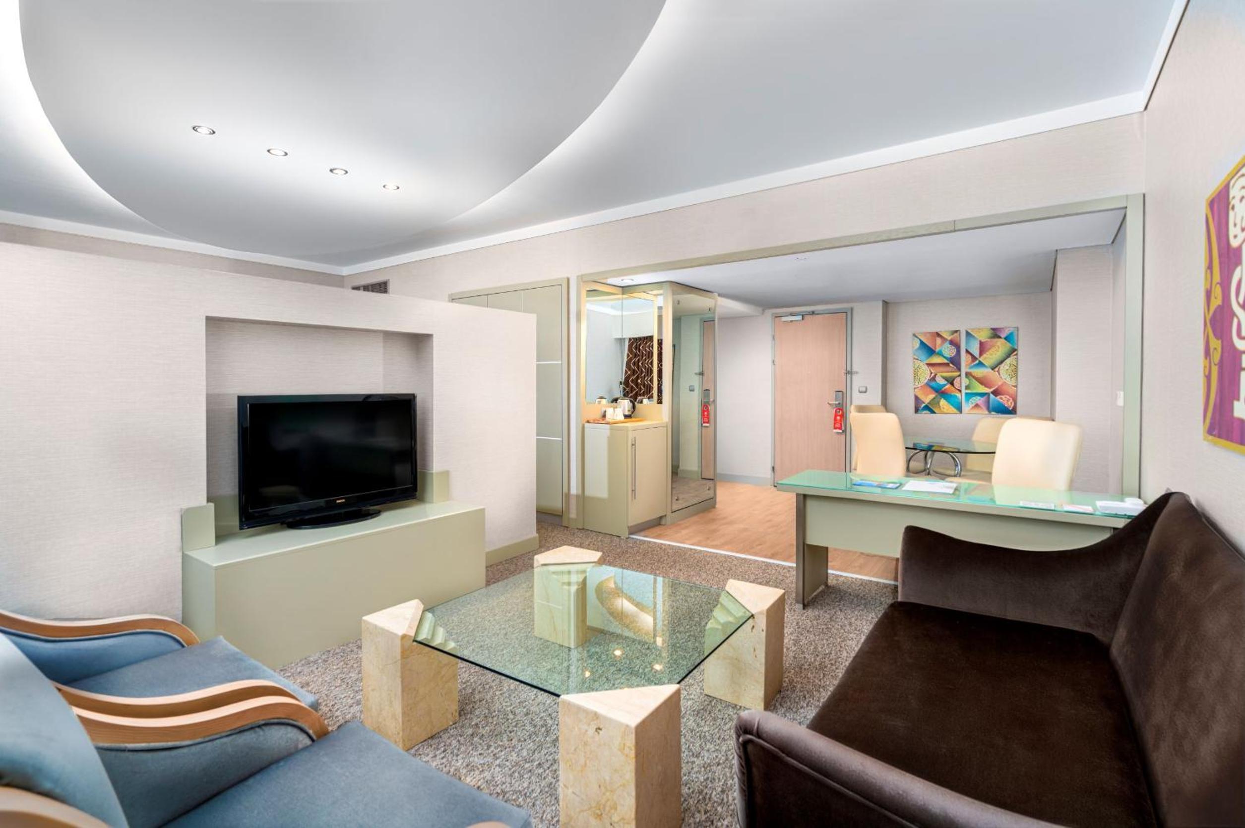 Suite - Photo 4
