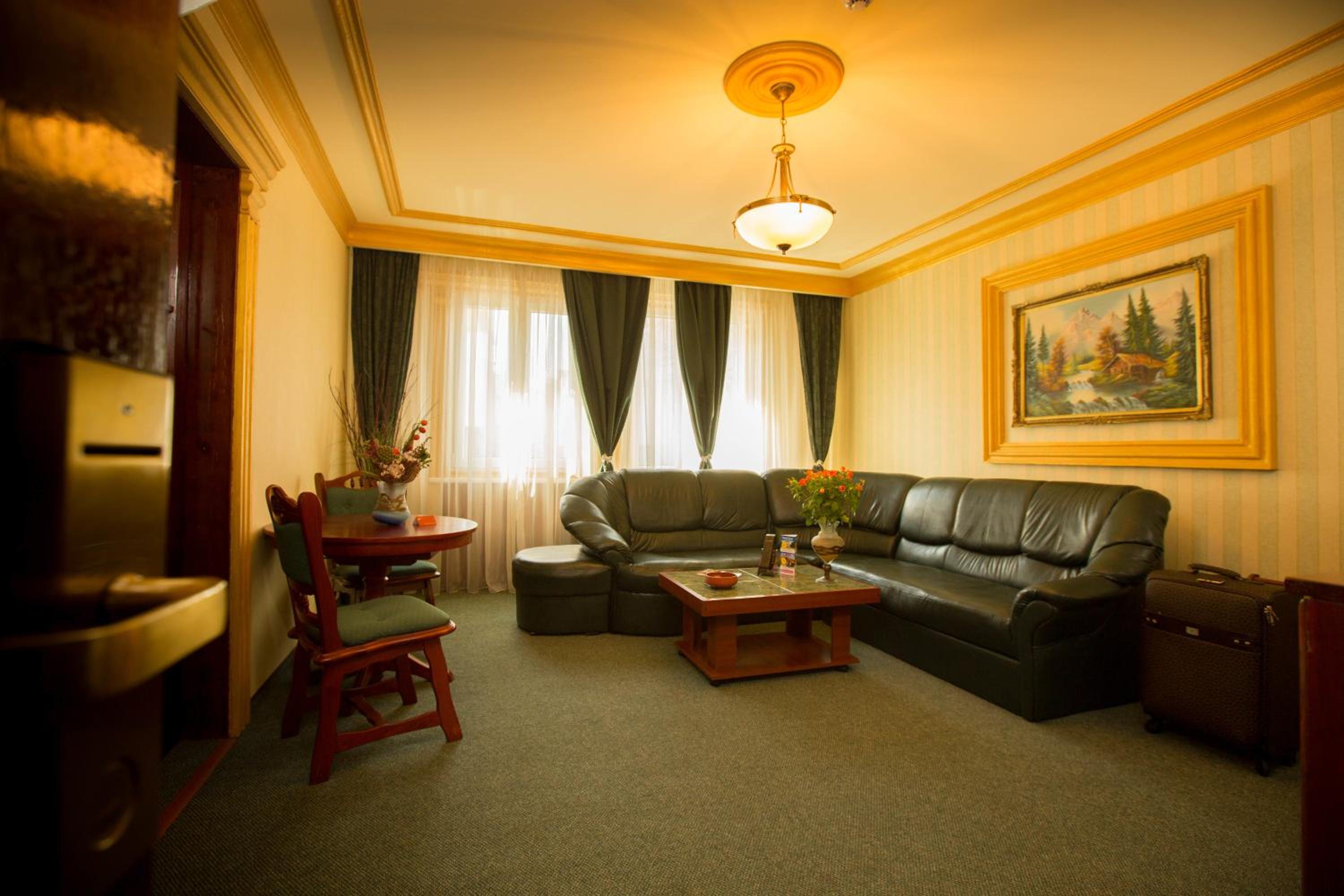 Suite - Photo 2