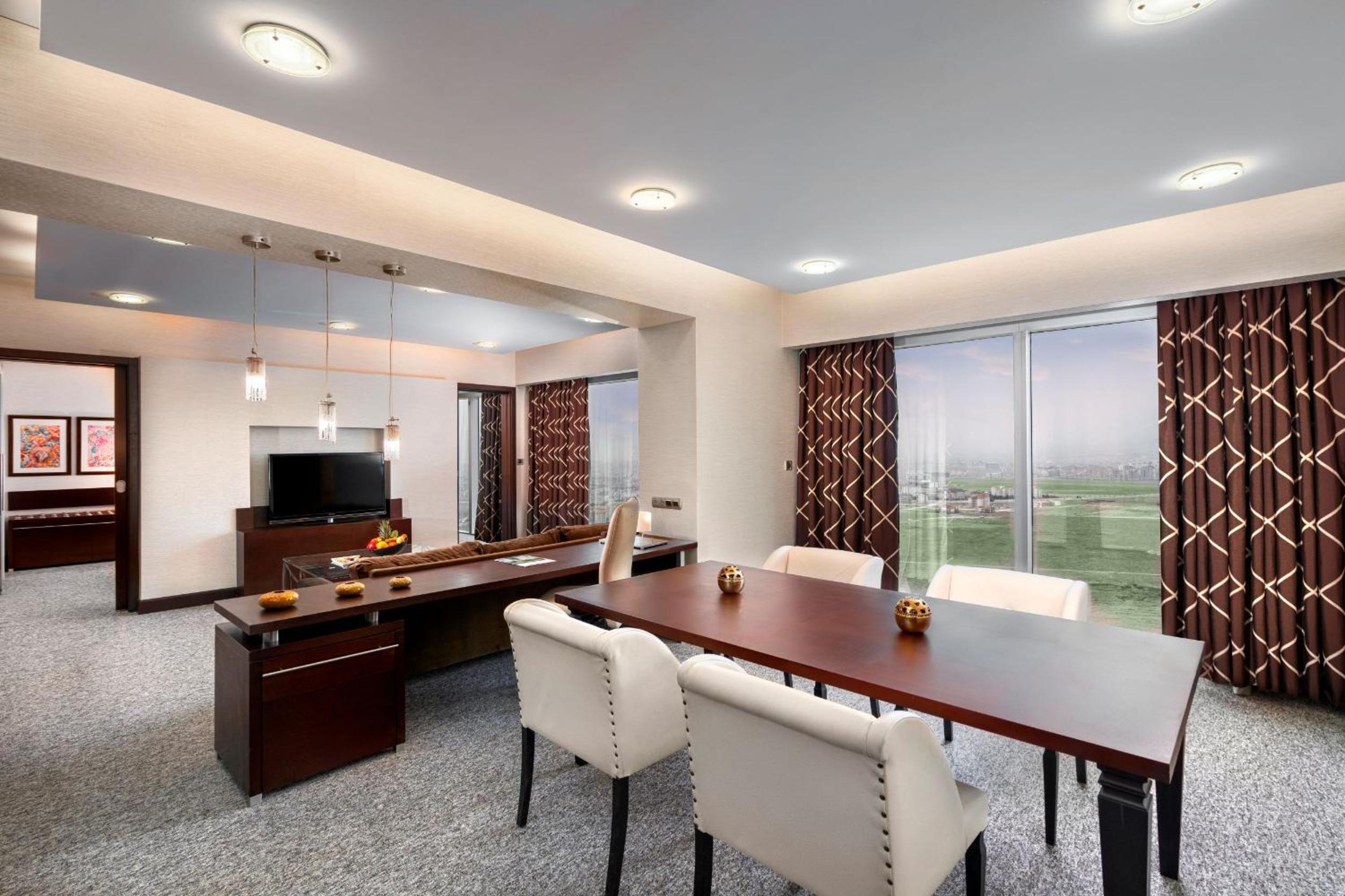 King Suite - Photo 3