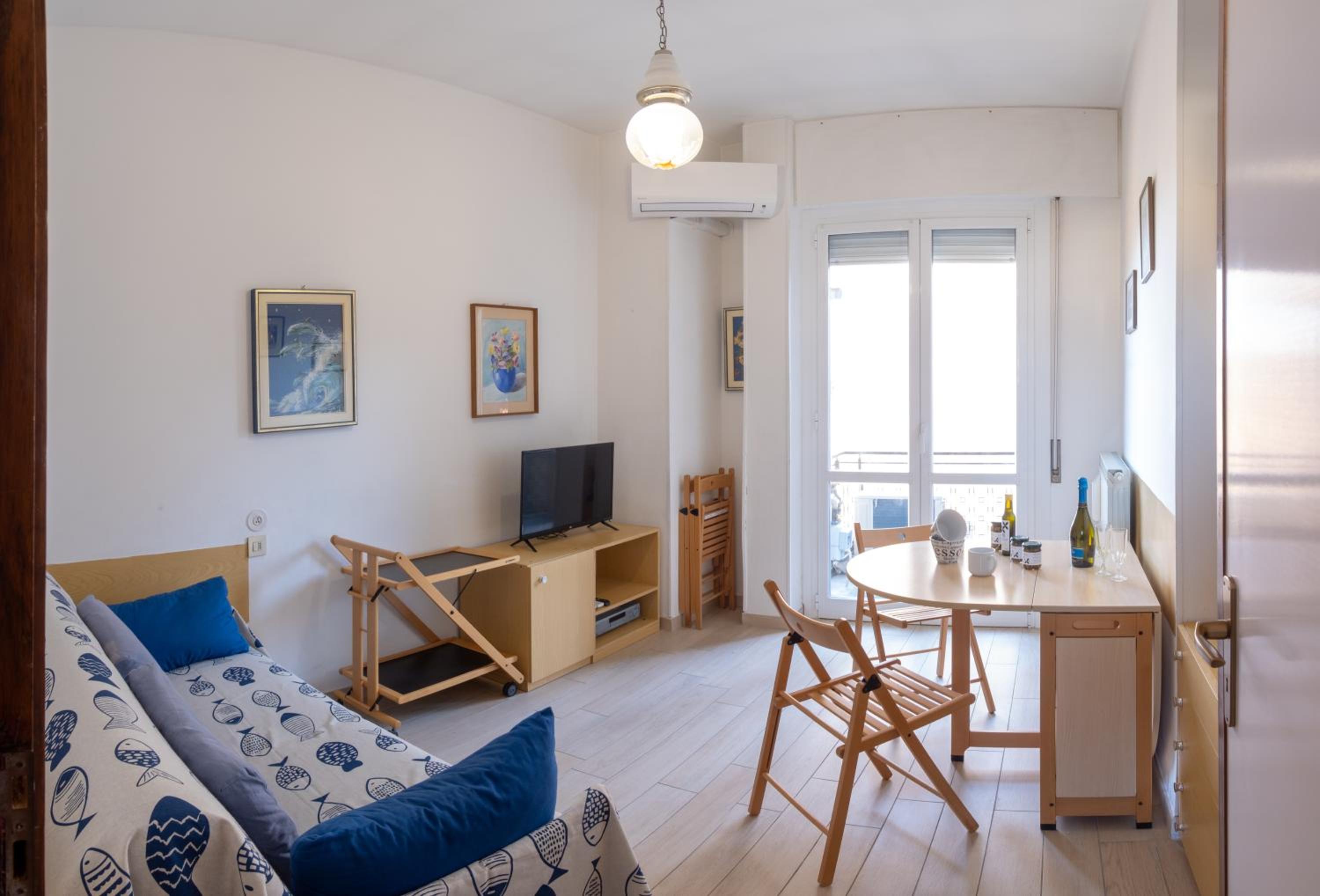 One-Bedroom Apartment photo 1