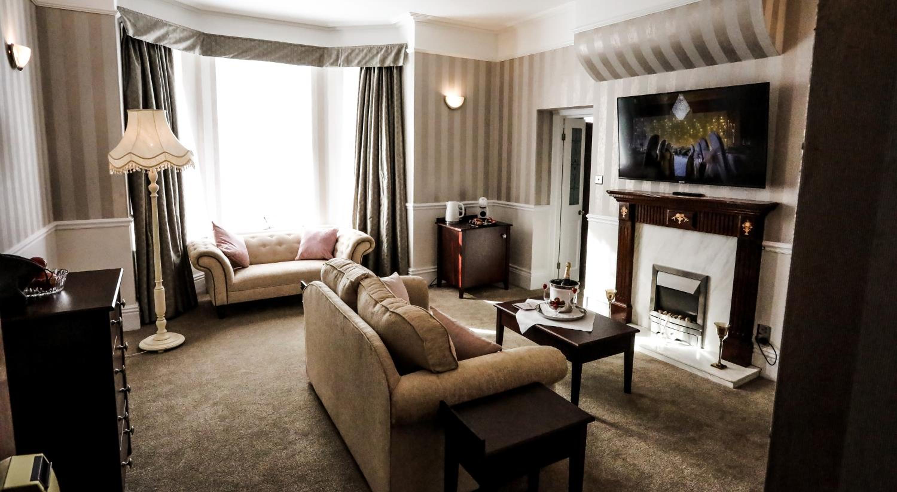 Superior Suite - Photo 6