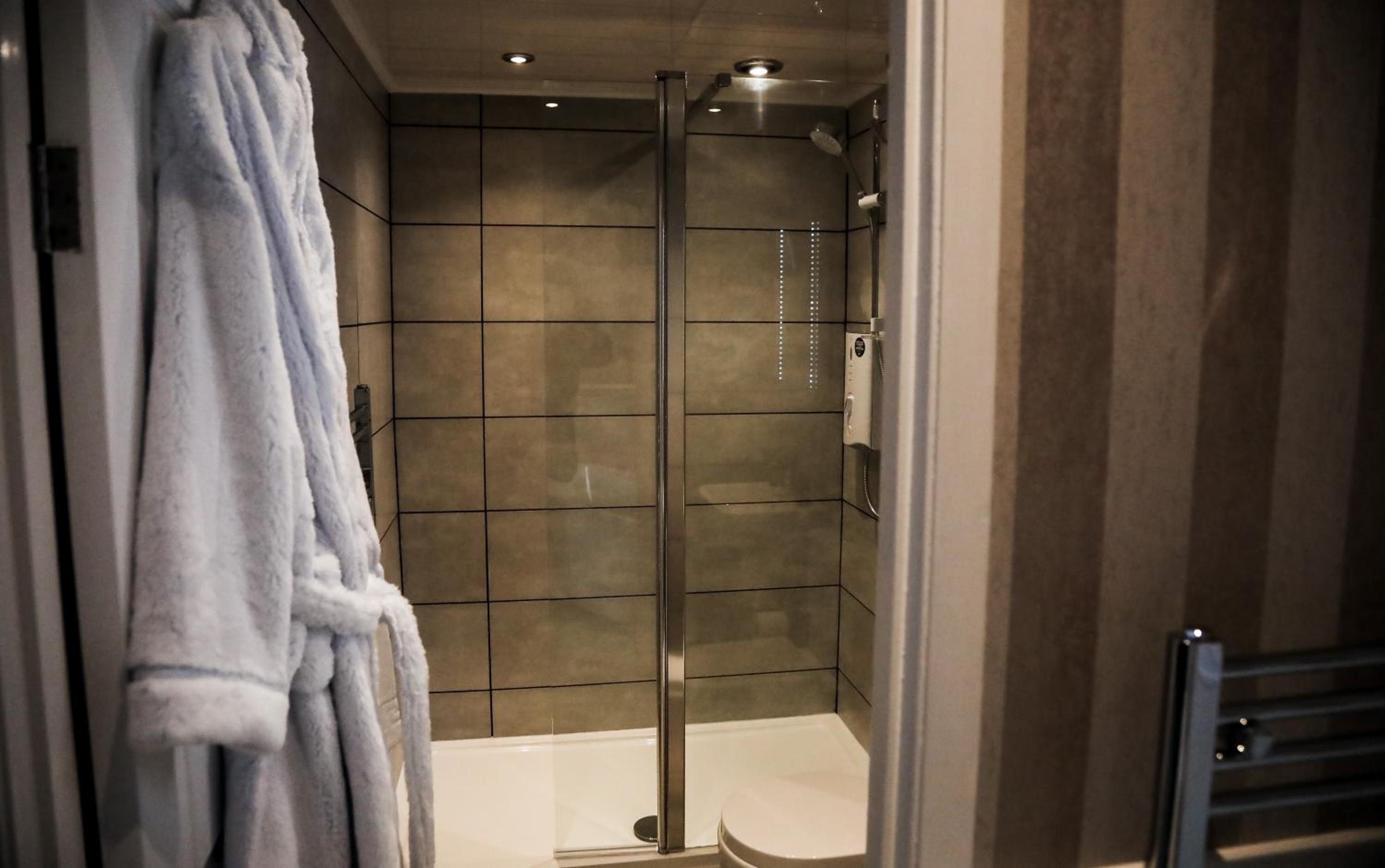Superior Suite - Photo 7