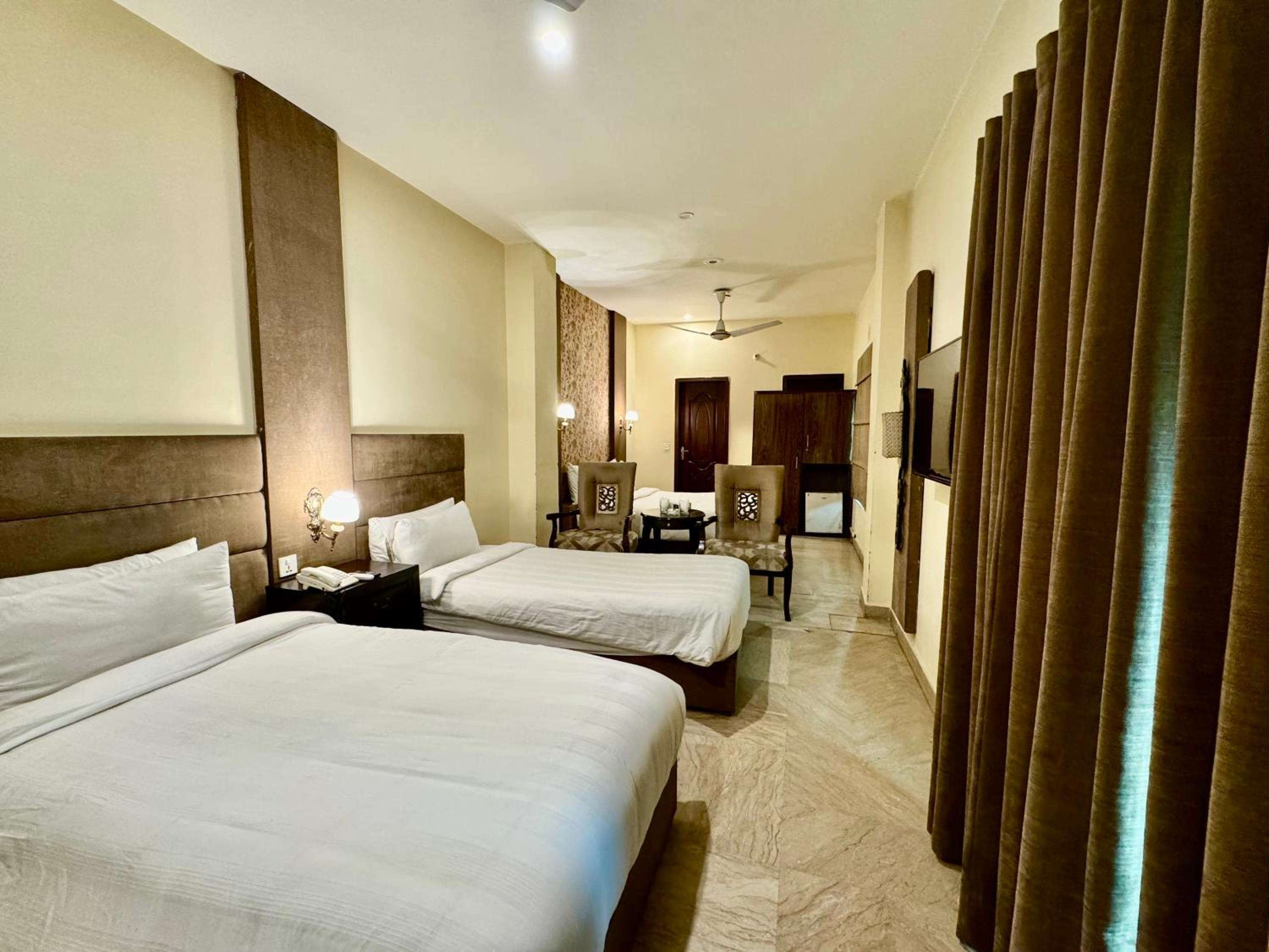 Deluxe Twin Room photo 2
