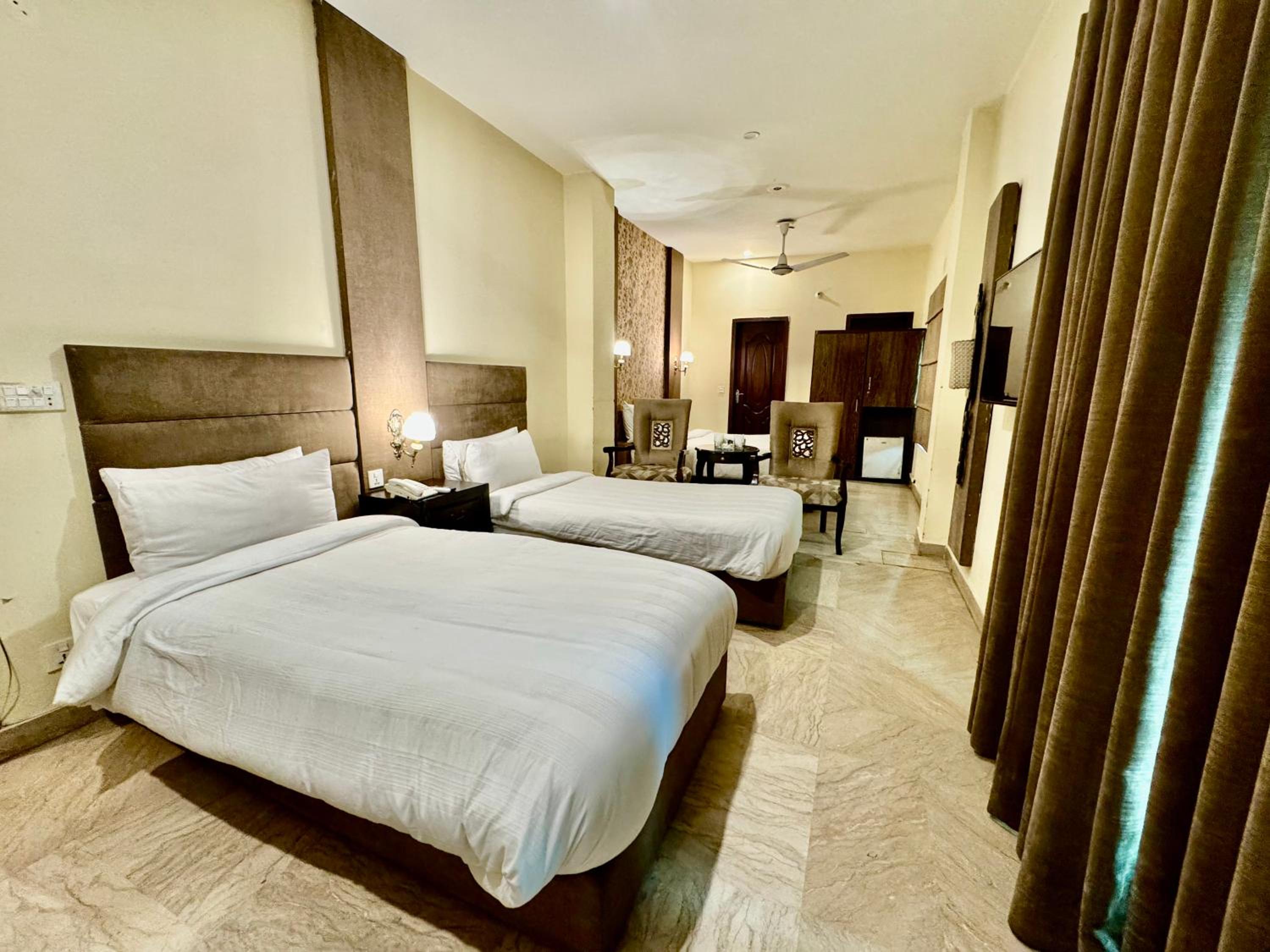 Deluxe Twin Room photo 3