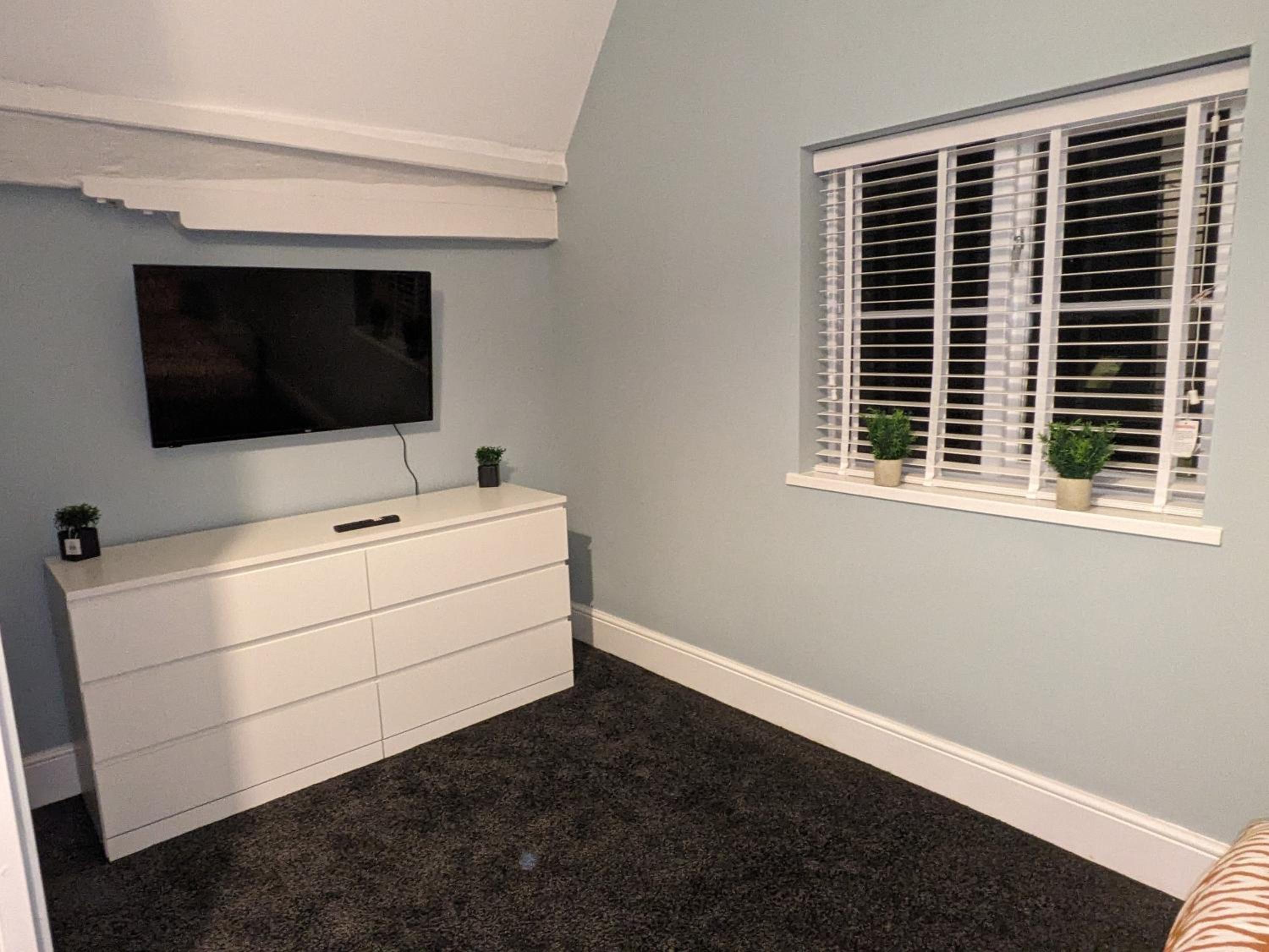 Seven-Bedroom House photo 2