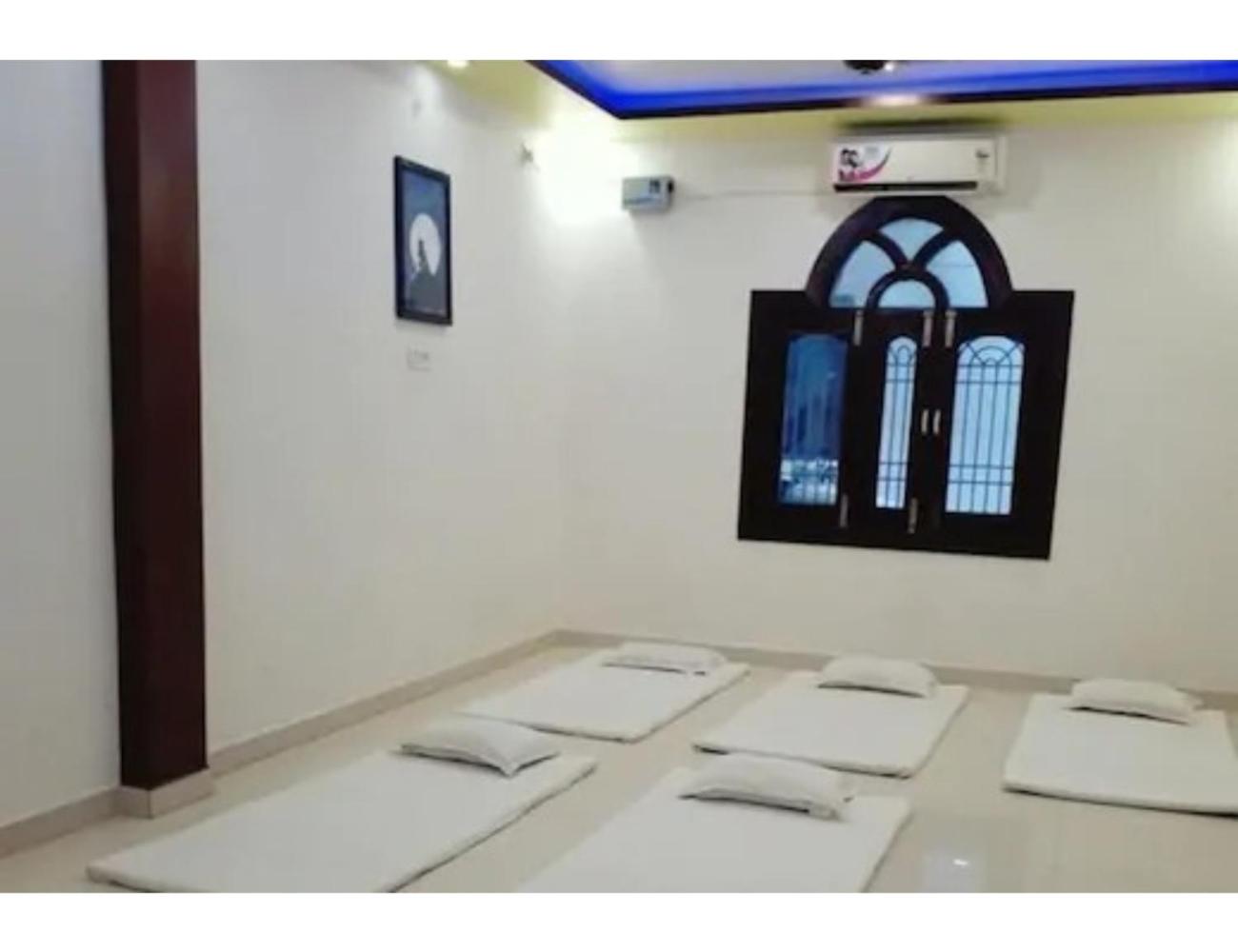 Single Bed In Dormitory Room photo 1