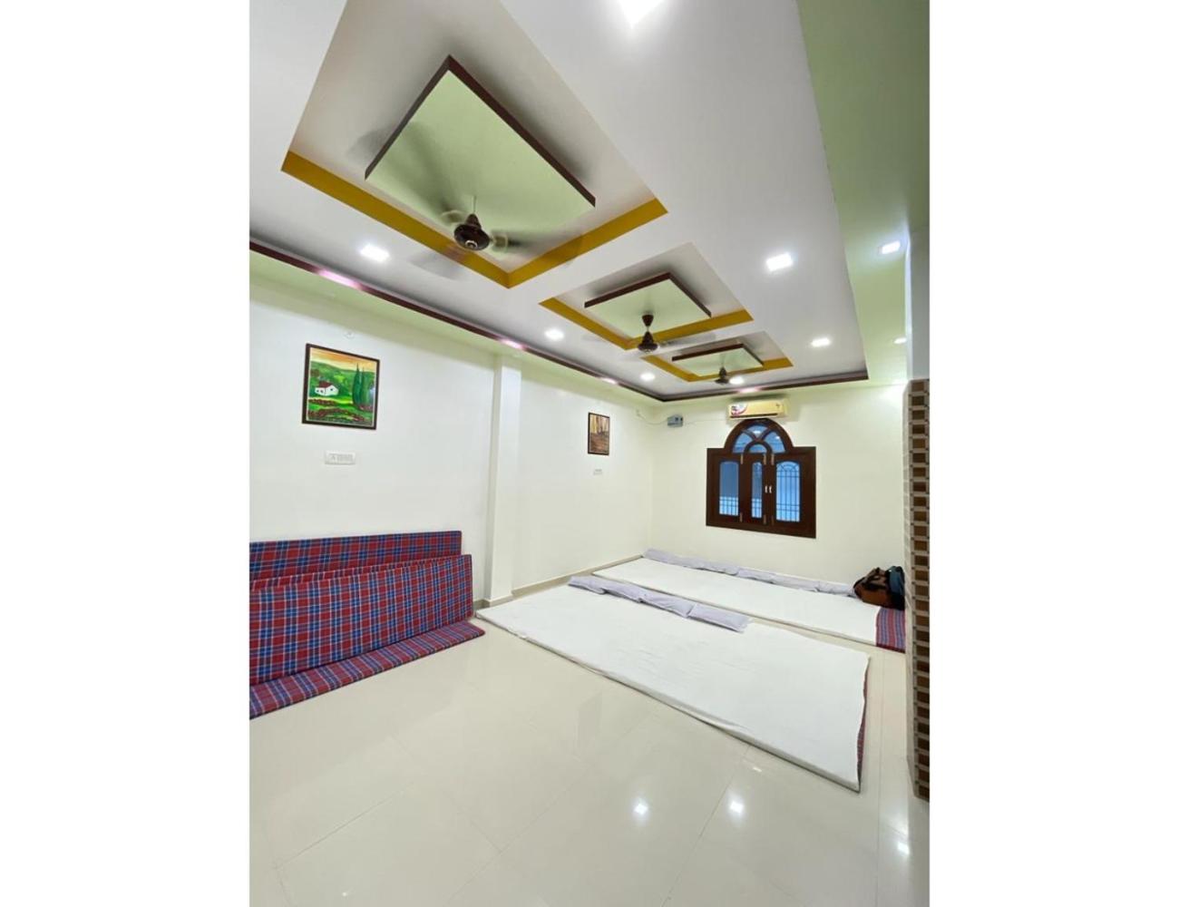 Single Bed In Dormitory Room photo 2