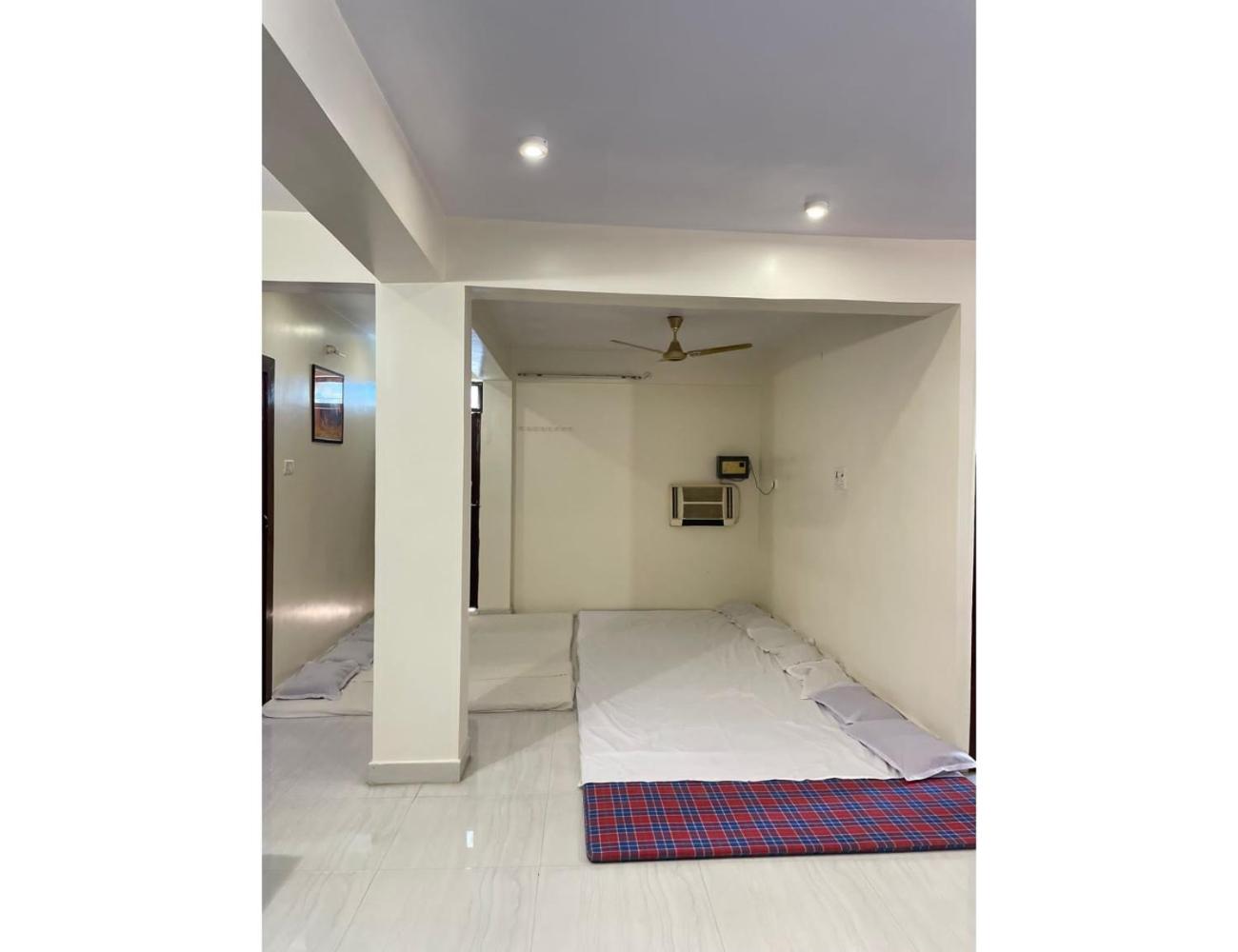 Single Bed In Dormitory Room photo 3